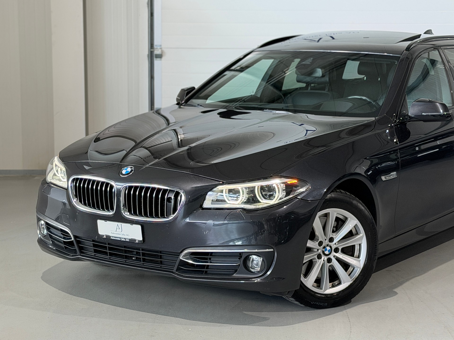 BMW 530d Touring xDrive Luxury Line Steptronic (CH) Facelift-showroom-element-2