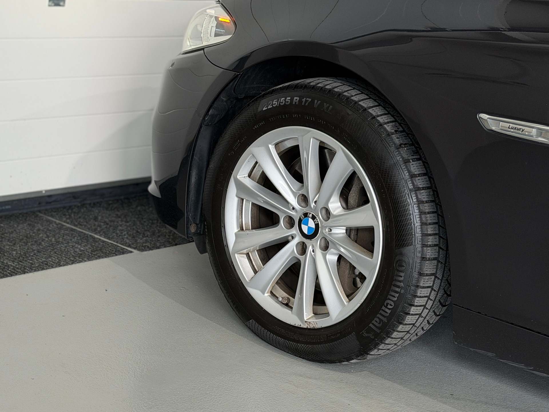 BMW 530d Touring xDrive Luxury Line Steptronic (CH) Facelift-image-23