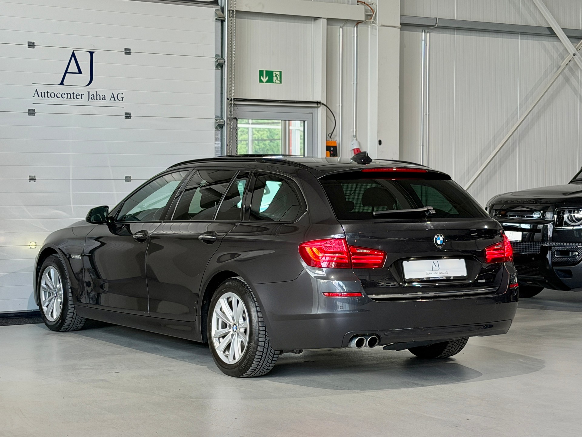 BMW 530d Touring xDrive Luxury Line Steptronic (CH) Facelift-image-8