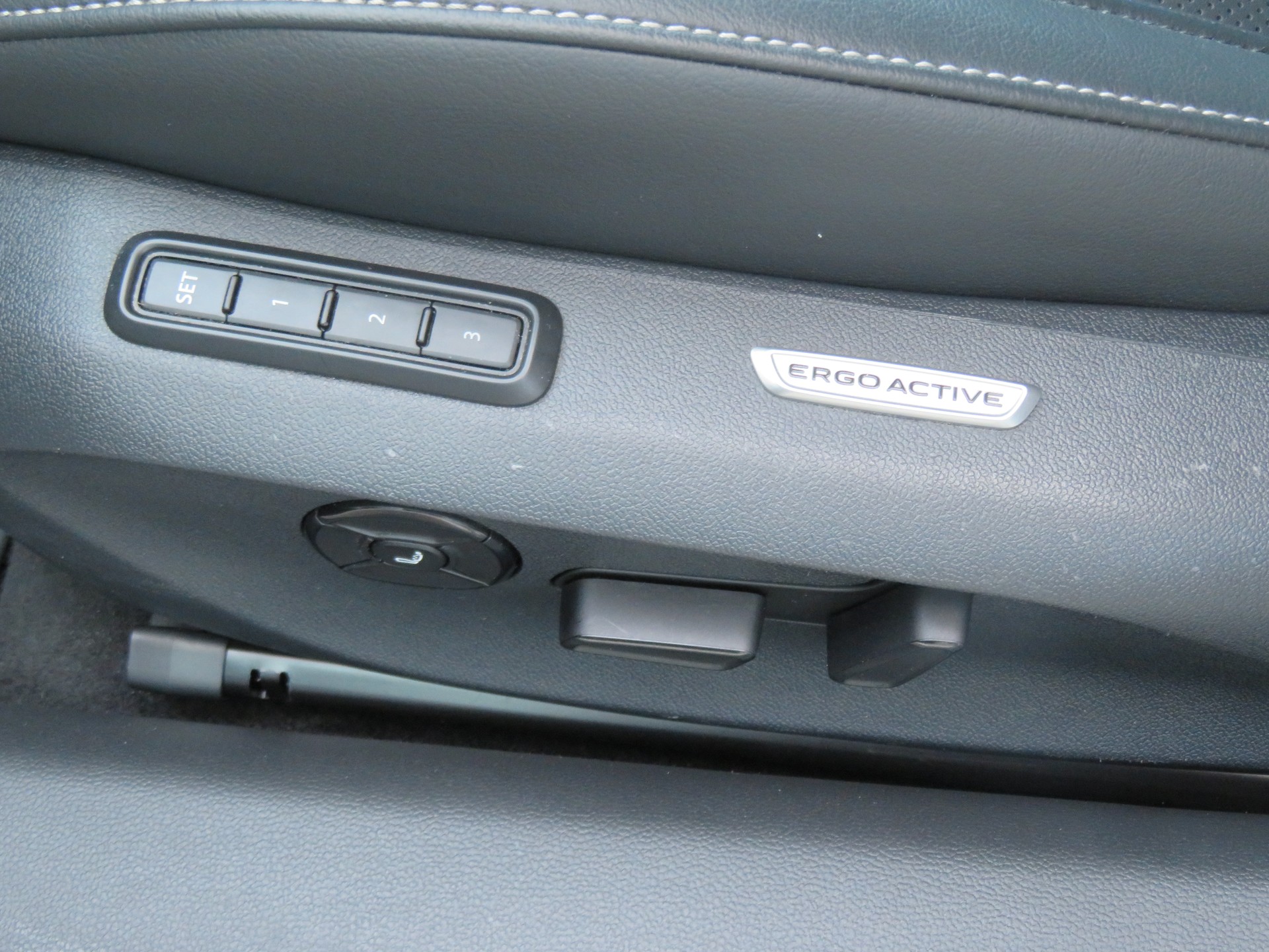 VW Passat Variant 2.0 TSI evo4 R-Line 4 Motion DSG-image-13