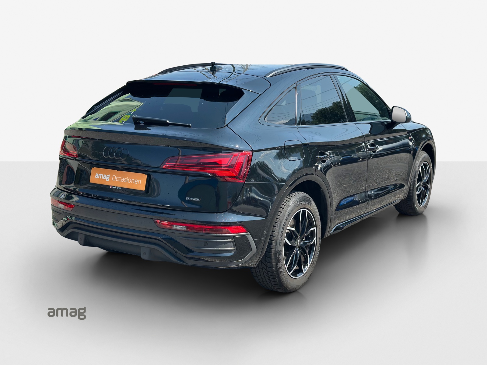 AUDI Q5 Sportback 40 TDI Blackedition quattro S-tronic-image-4