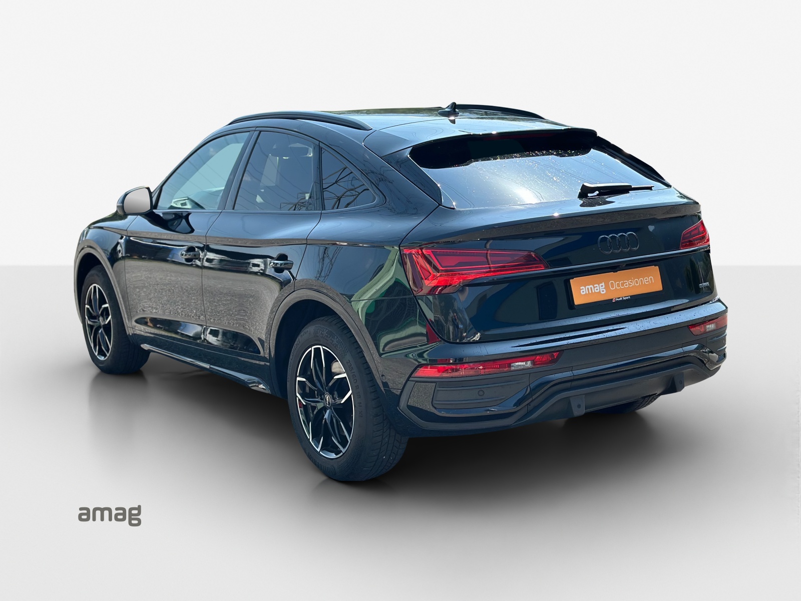 AUDI Q5 Sportback 40 TDI Blackedition quattro S-tronic-image-2
