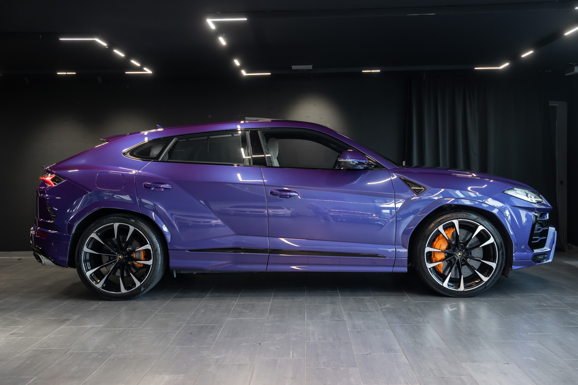 LAMBORGHINI Urus E-Gear Pearl Capsule / Viola Mithras / Bang & Olufsen / Pano-Schiebe Dach / Elektr. Sitze hinten-image-2
