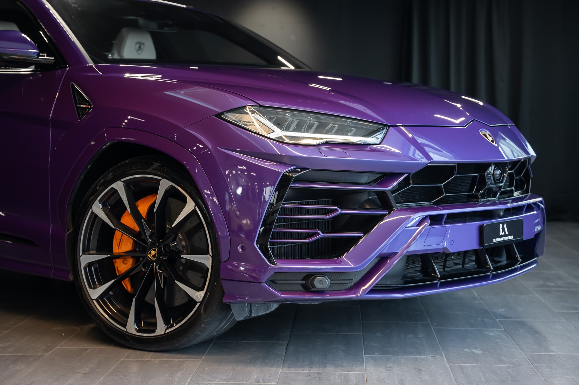 LAMBORGHINI Urus E-Gear Pearl Capsule / Viola Mithras / Bang & Olufsen / Pano-Schiebe Dach / Elektr. Sitze hinten-image-1