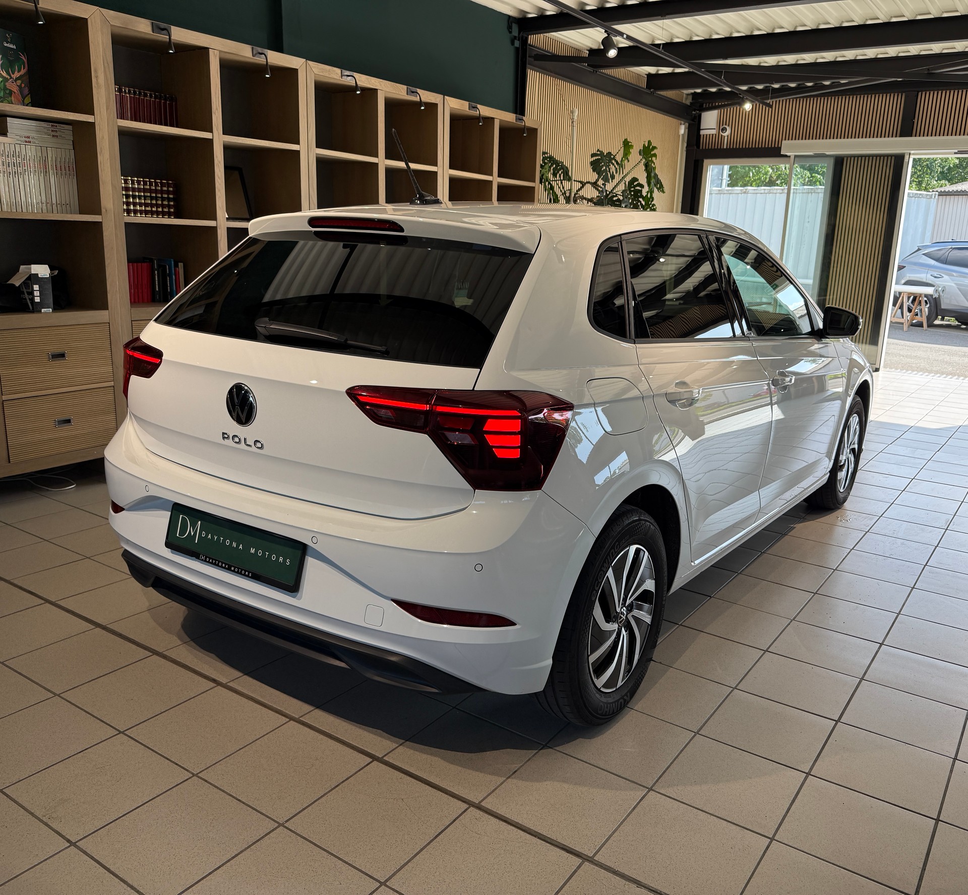 VW Polo 1.0 TSI Life DSG-image-2