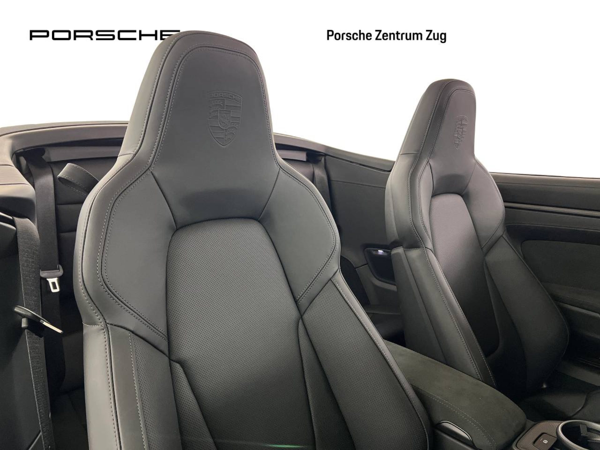 PORSCHE 911 Carrera 4 GTS Cabriolet-image-21