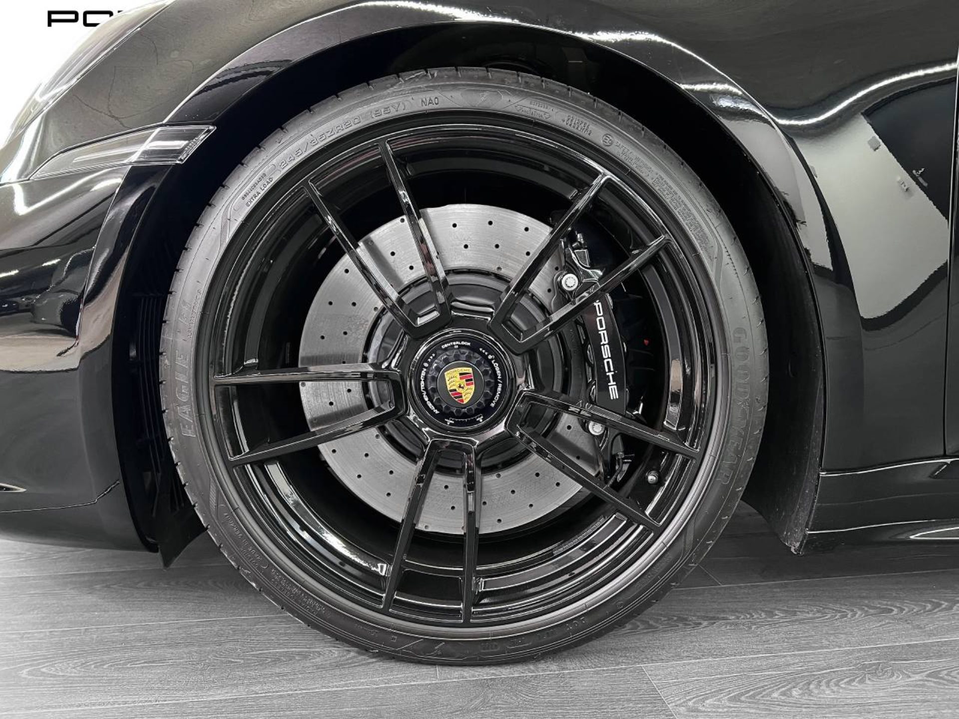 PORSCHE 911 Carrera 4 GTS Cabriolet-image-12