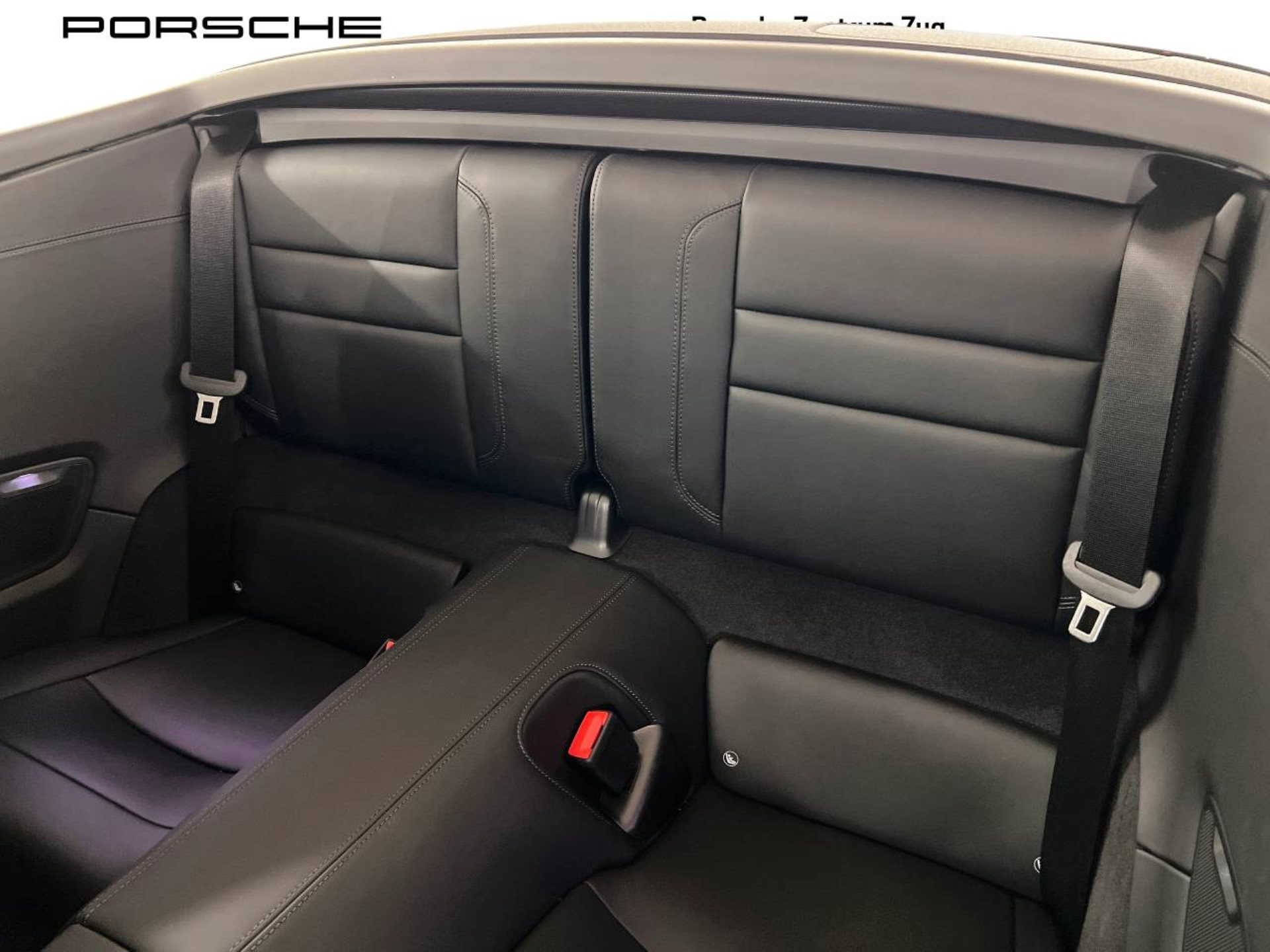 PORSCHE 911 Carrera 4 GTS Cabriolet-image-25