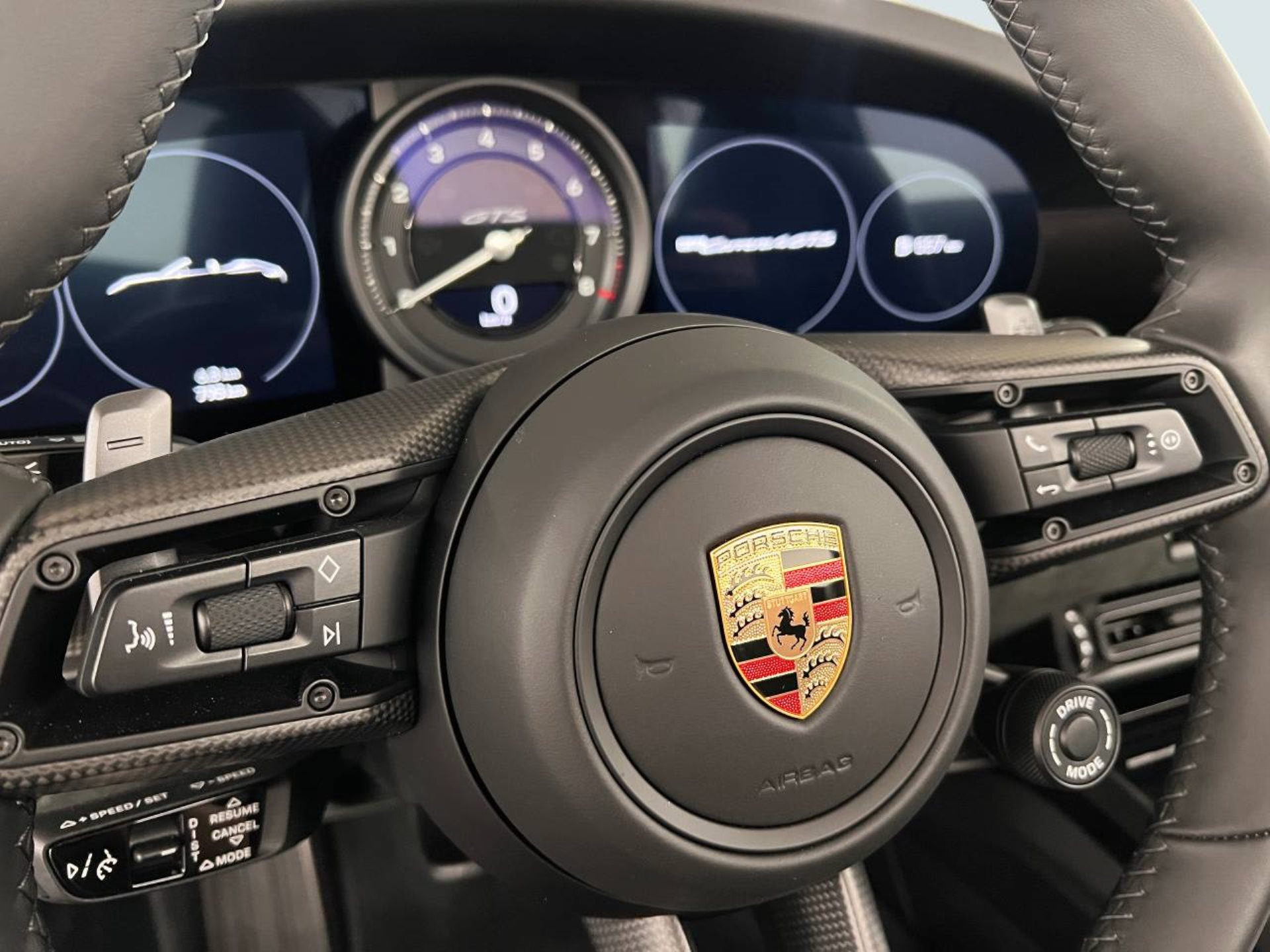 PORSCHE 911 Carrera 4 GTS Cabriolet-image-17