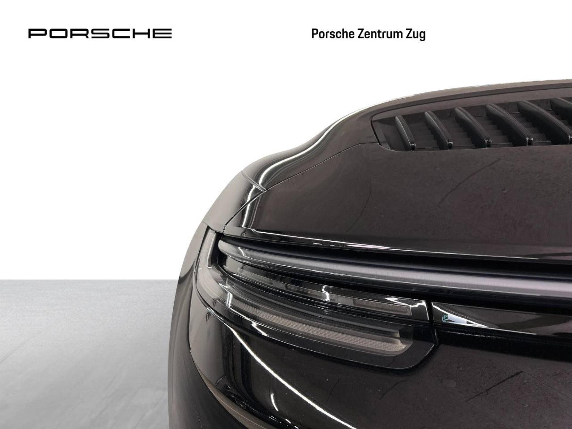 PORSCHE 911 Carrera 4 GTS Cabriolet-image-14