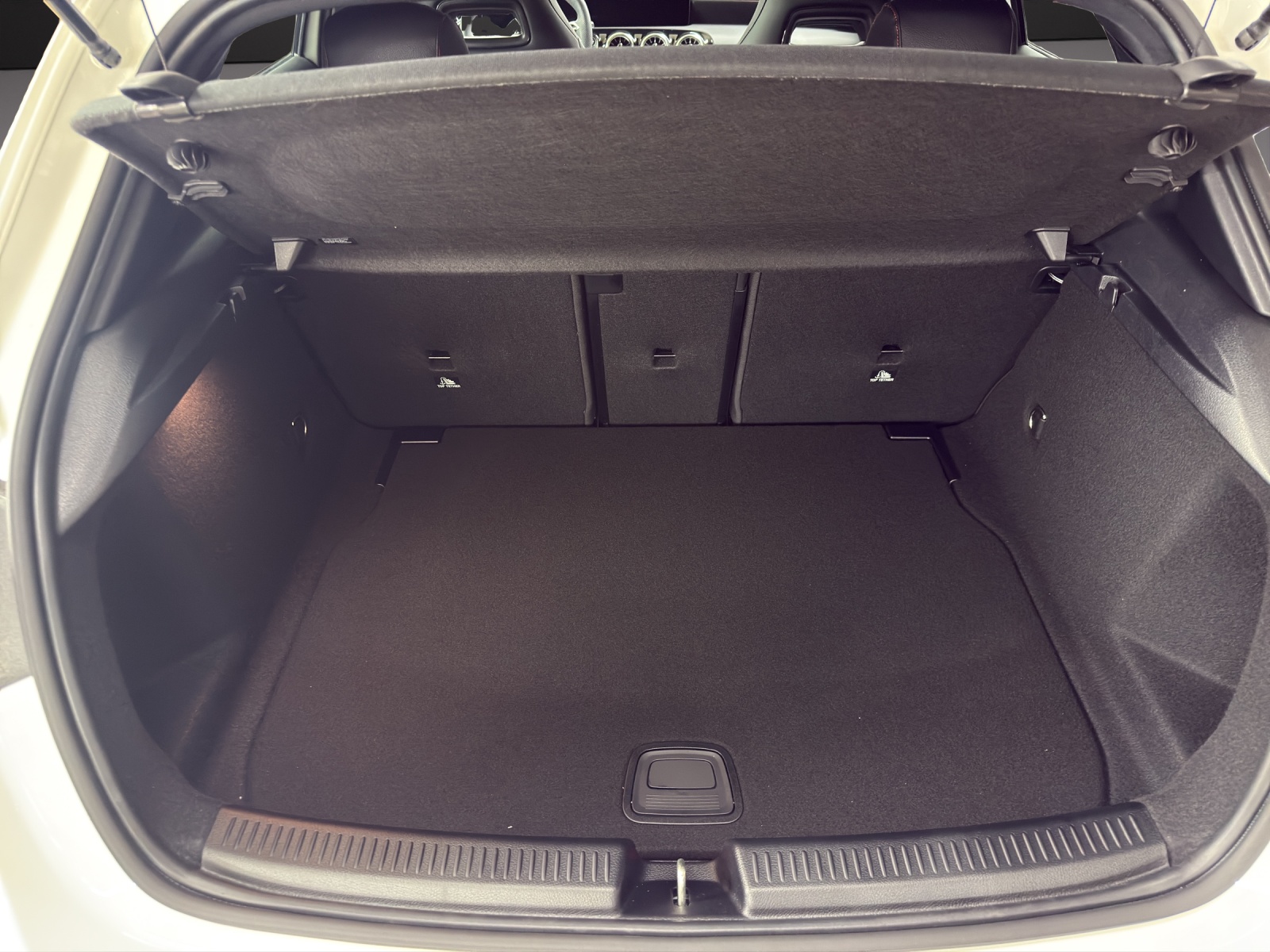 MERCEDES-BENZ A 200 Night Star 7G-DCT-image-8