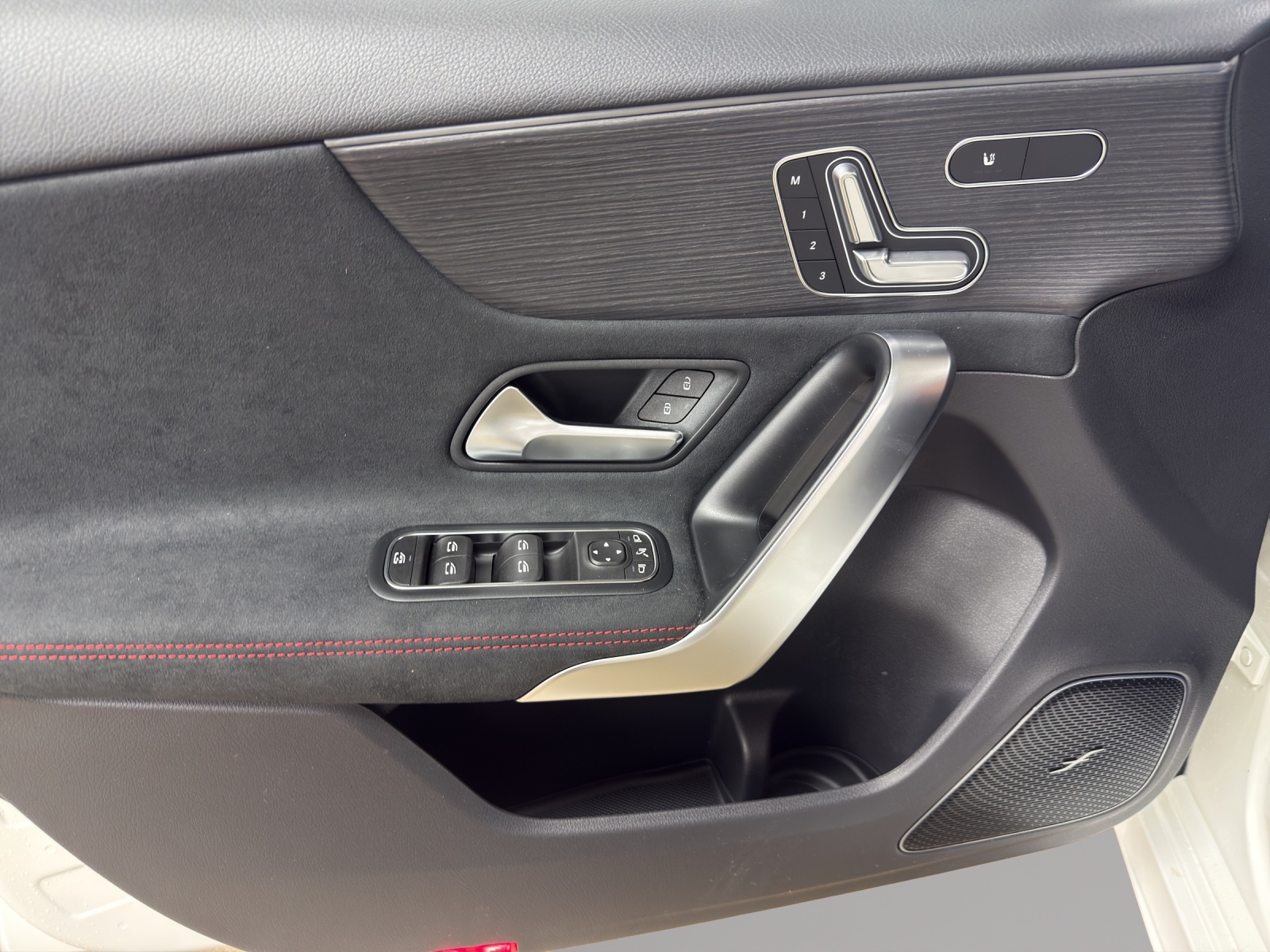 MERCEDES-BENZ A 200 Night Star 7G-DCT-image-12