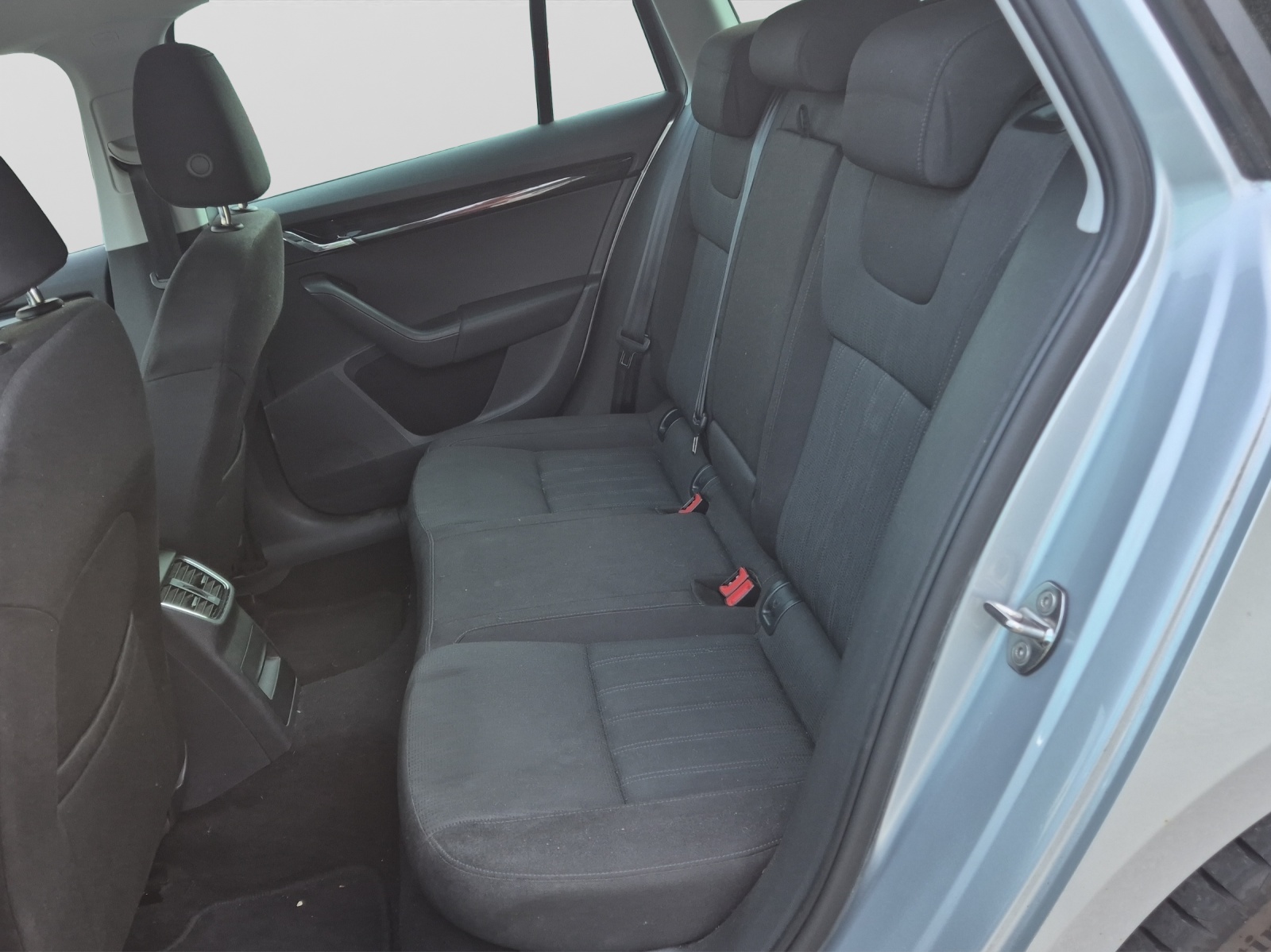 SKODA Octavia Combi 2.0 TDI Ambition 4x4-image-14