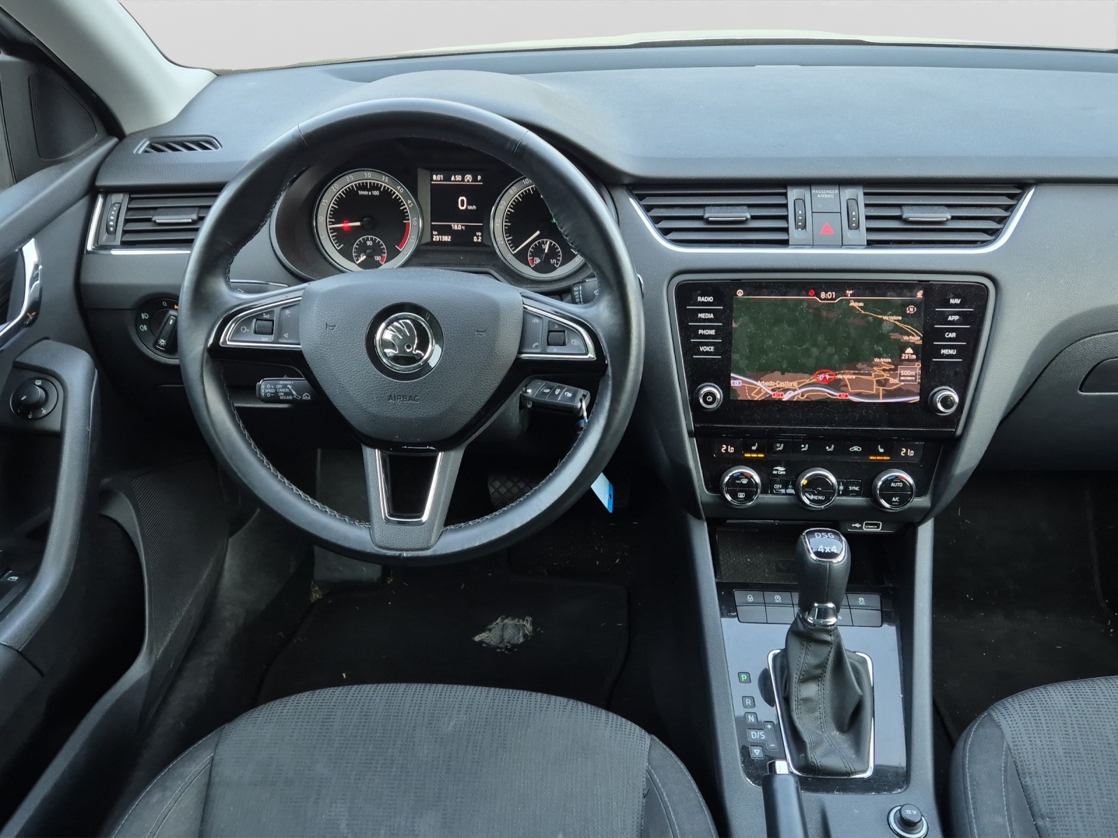 SKODA Octavia Combi 2.0 TDI Ambition 4x4-image-8