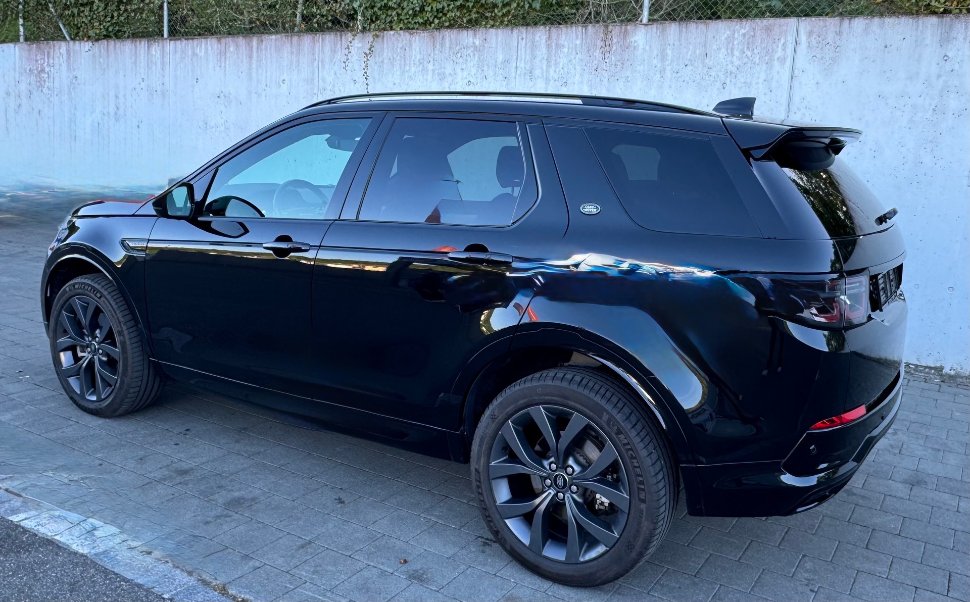 LAND ROVER 2.0 Si4 250 R-Dynamic SE-image-2