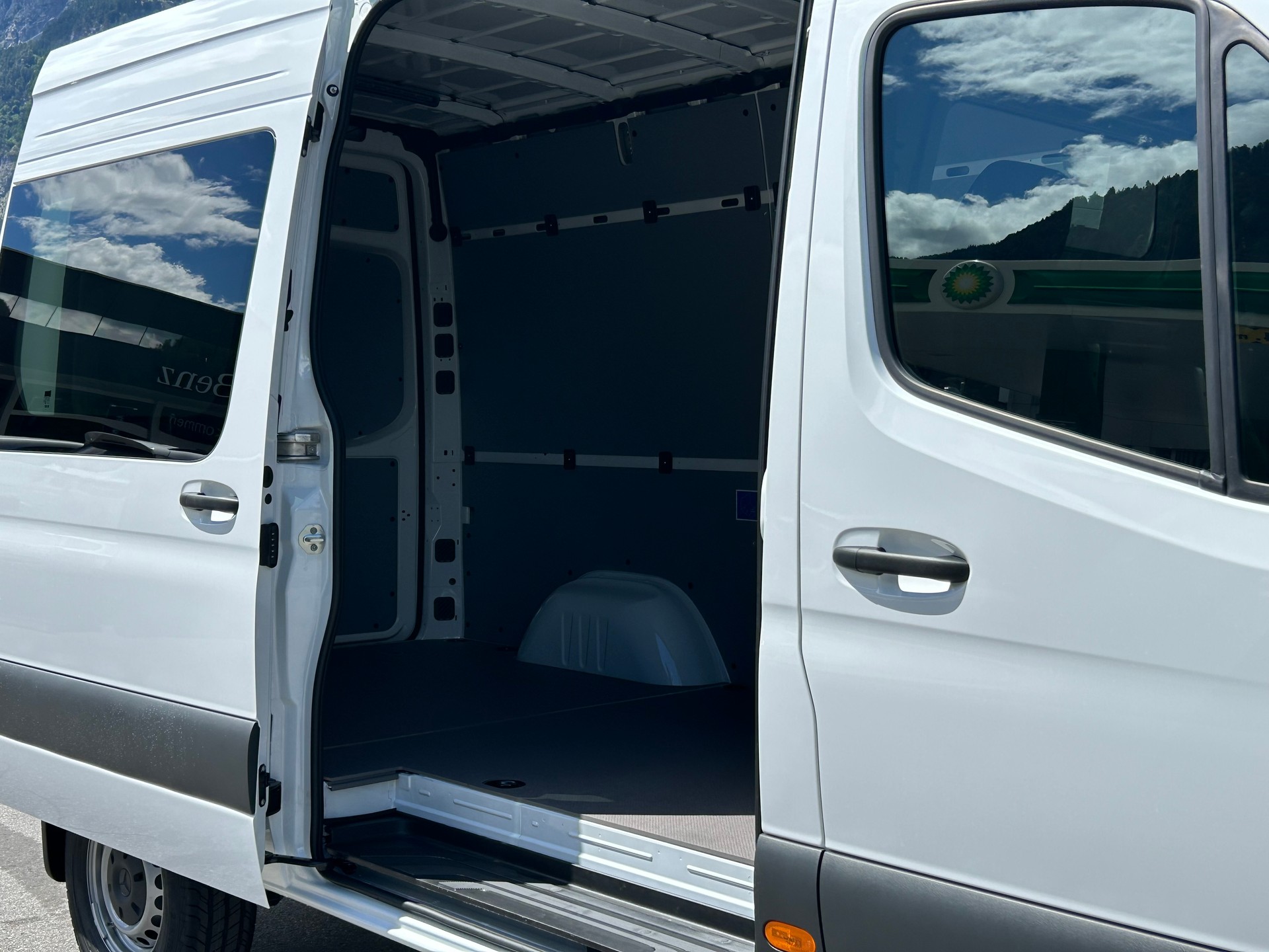 MERCEDES-BENZ Sprinter 319 CDI PRO Kasten Worker 4Matic-image-11