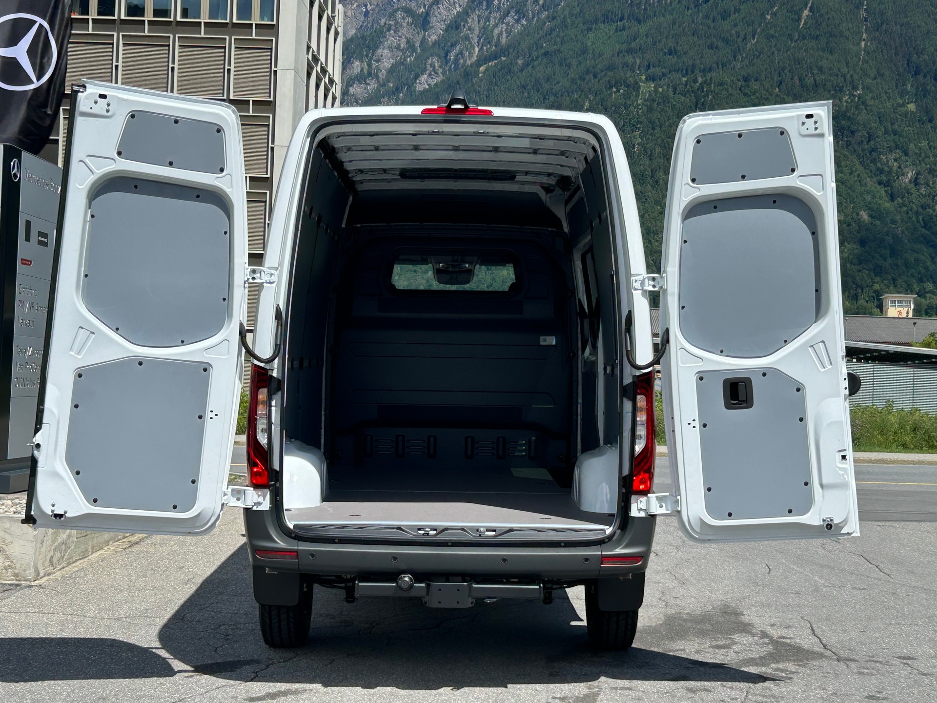 MERCEDES-BENZ Sprinter 319 CDI PRO Kasten Worker 4Matic-image-6