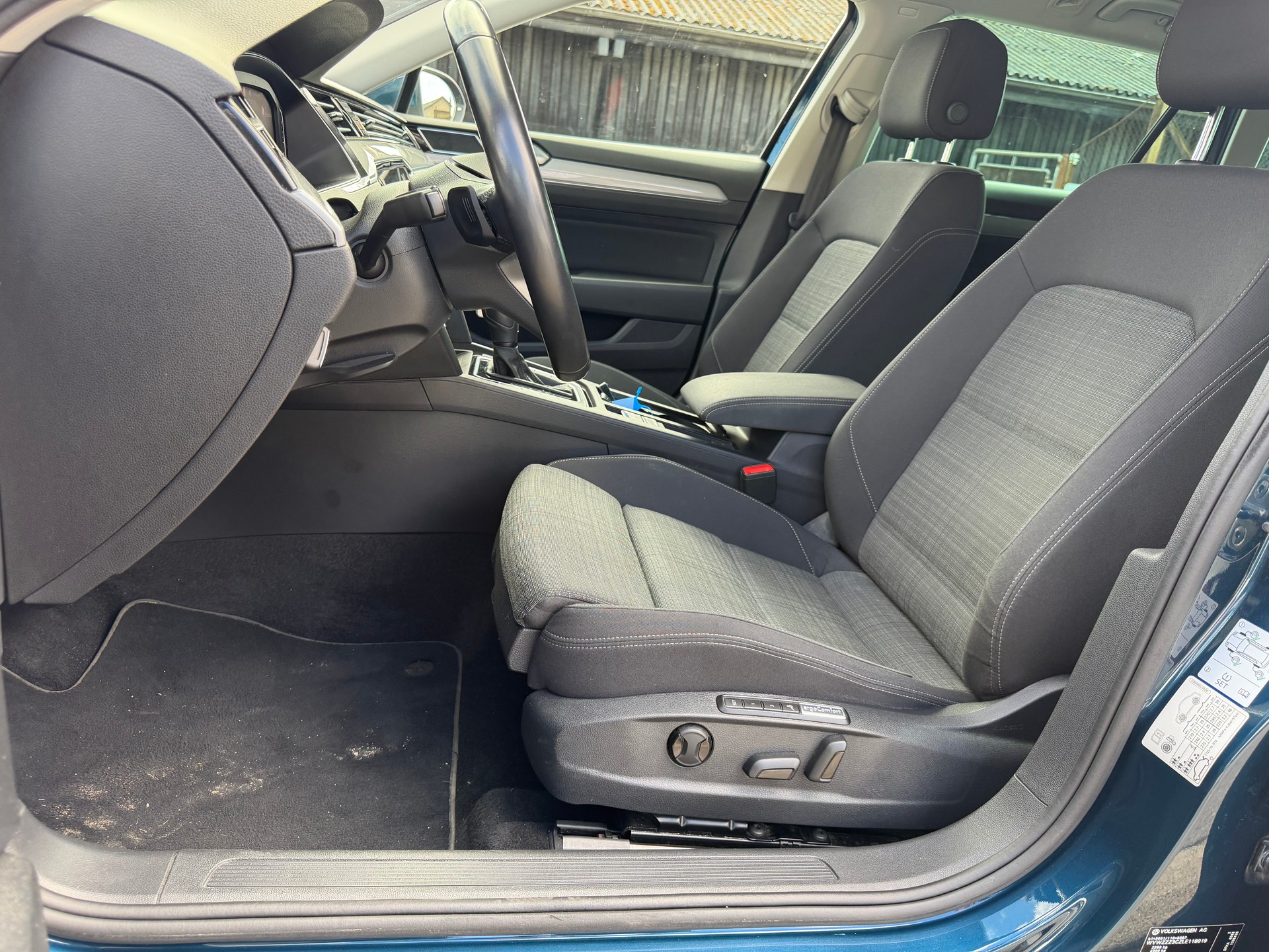 VW Passat 2.0 TDI BMT Business 4Motion DSG-image-11