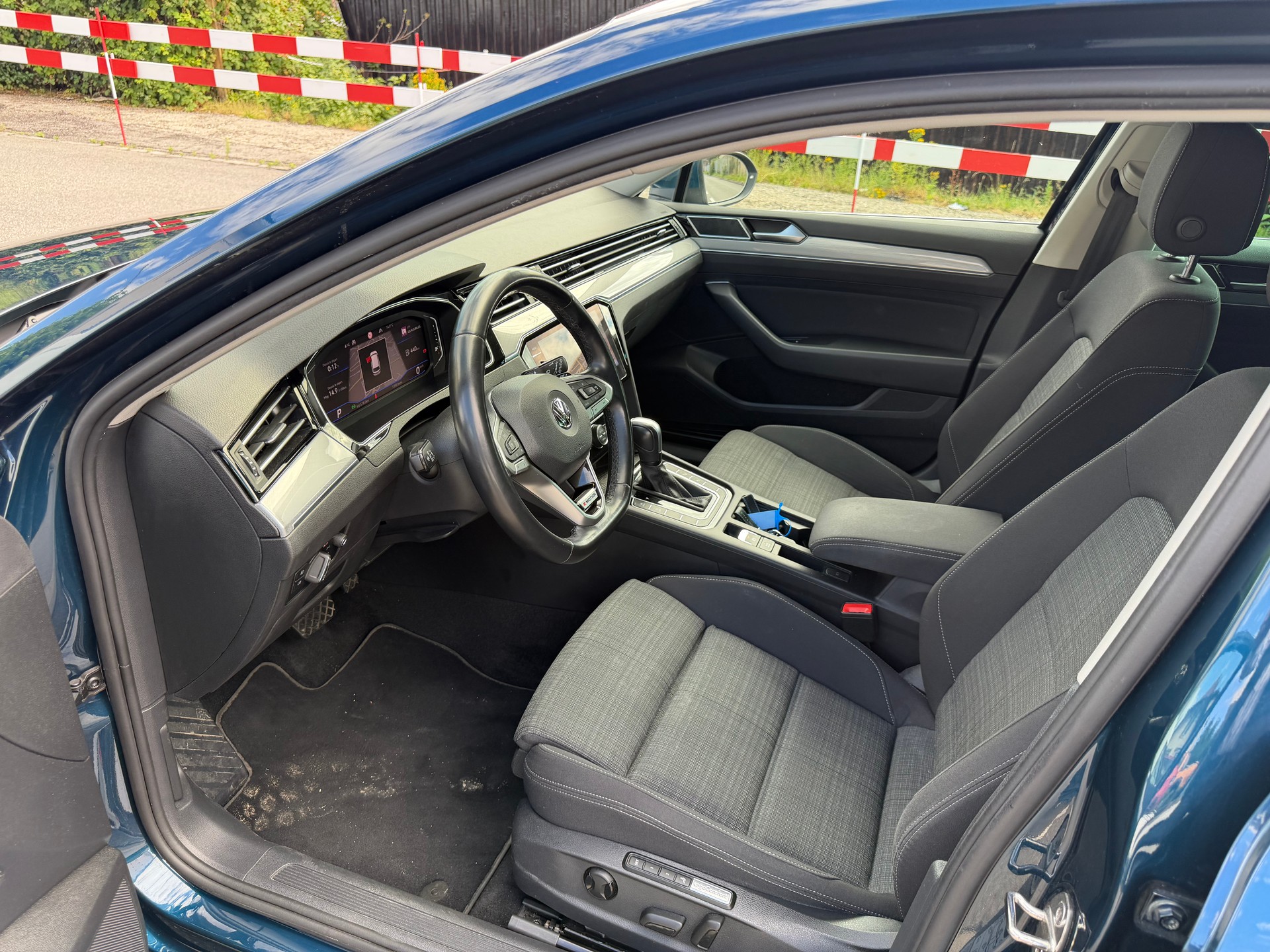 VW Passat 2.0 TDI BMT Business 4Motion DSG-image-8