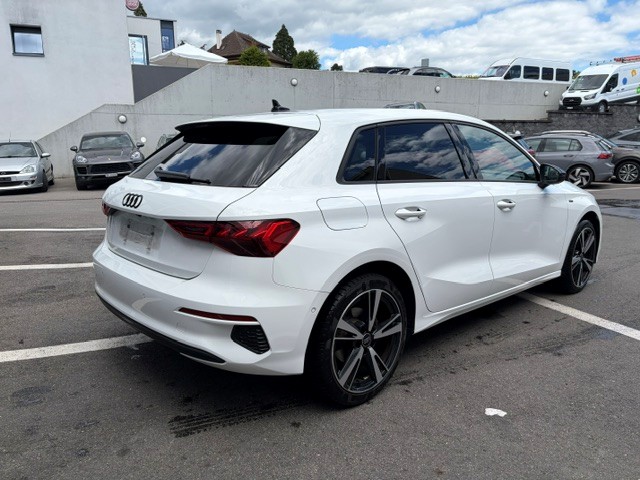 AUDI A3 Sportback 1.5 35 TFSI Attraction S-Tronic-image-3