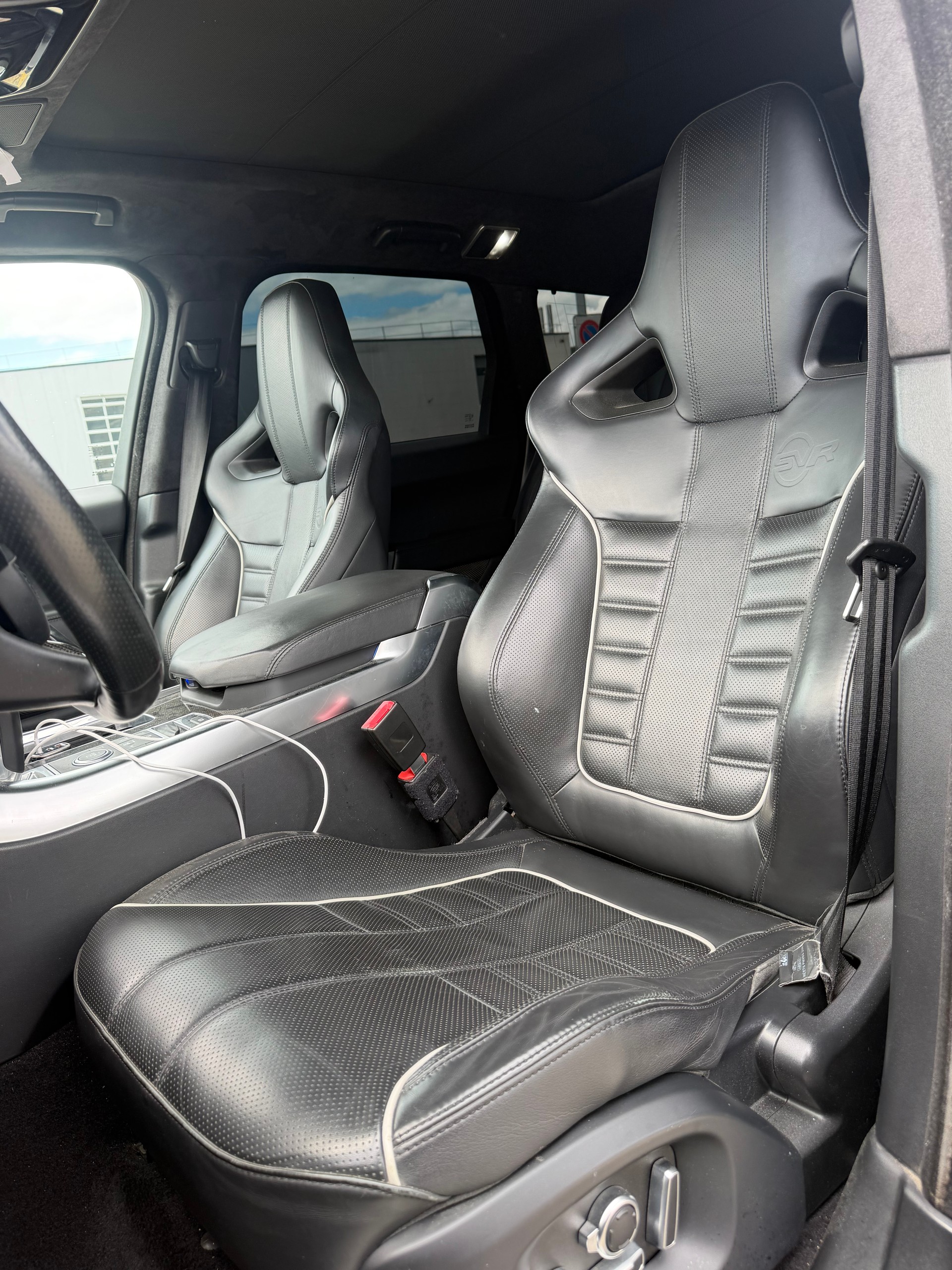 LAND ROVER Range Rover Sport 5.0 V8 SVR-image-12