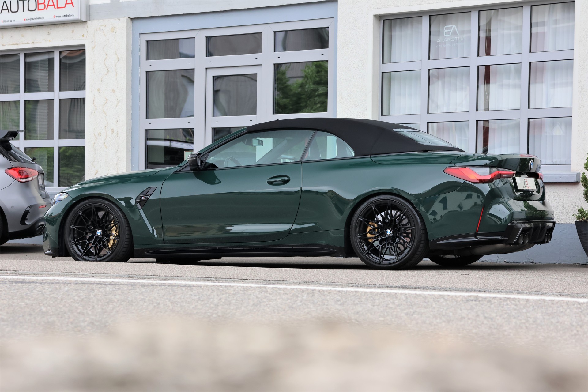 BMW M4 Cabrio Competition M xDrive (CH) *BRITISH RACING GREEN*-image-3