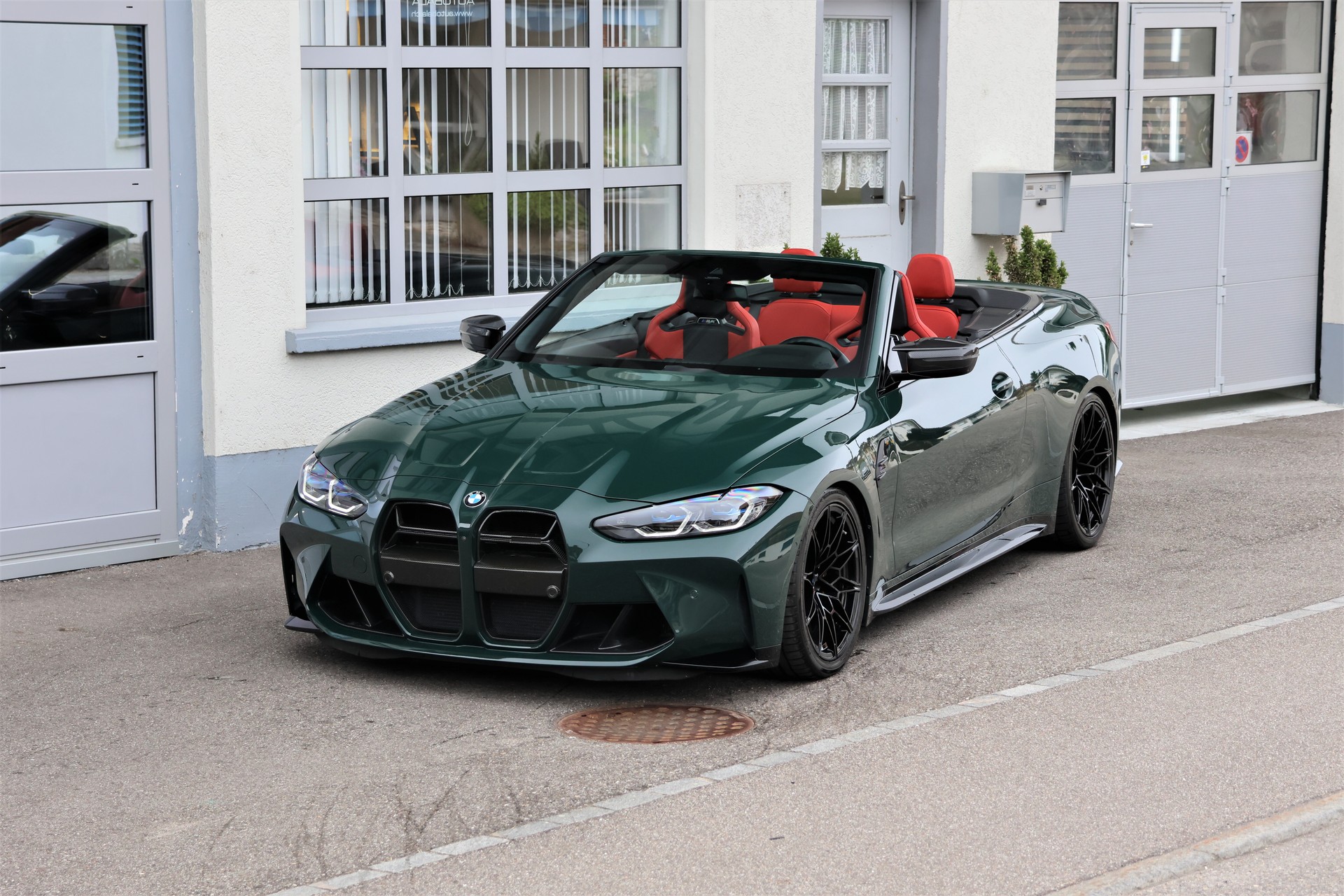BMW M4 Cabrio Competition M xDrive (CH) *BRITISH RACING GREEN*-image-0