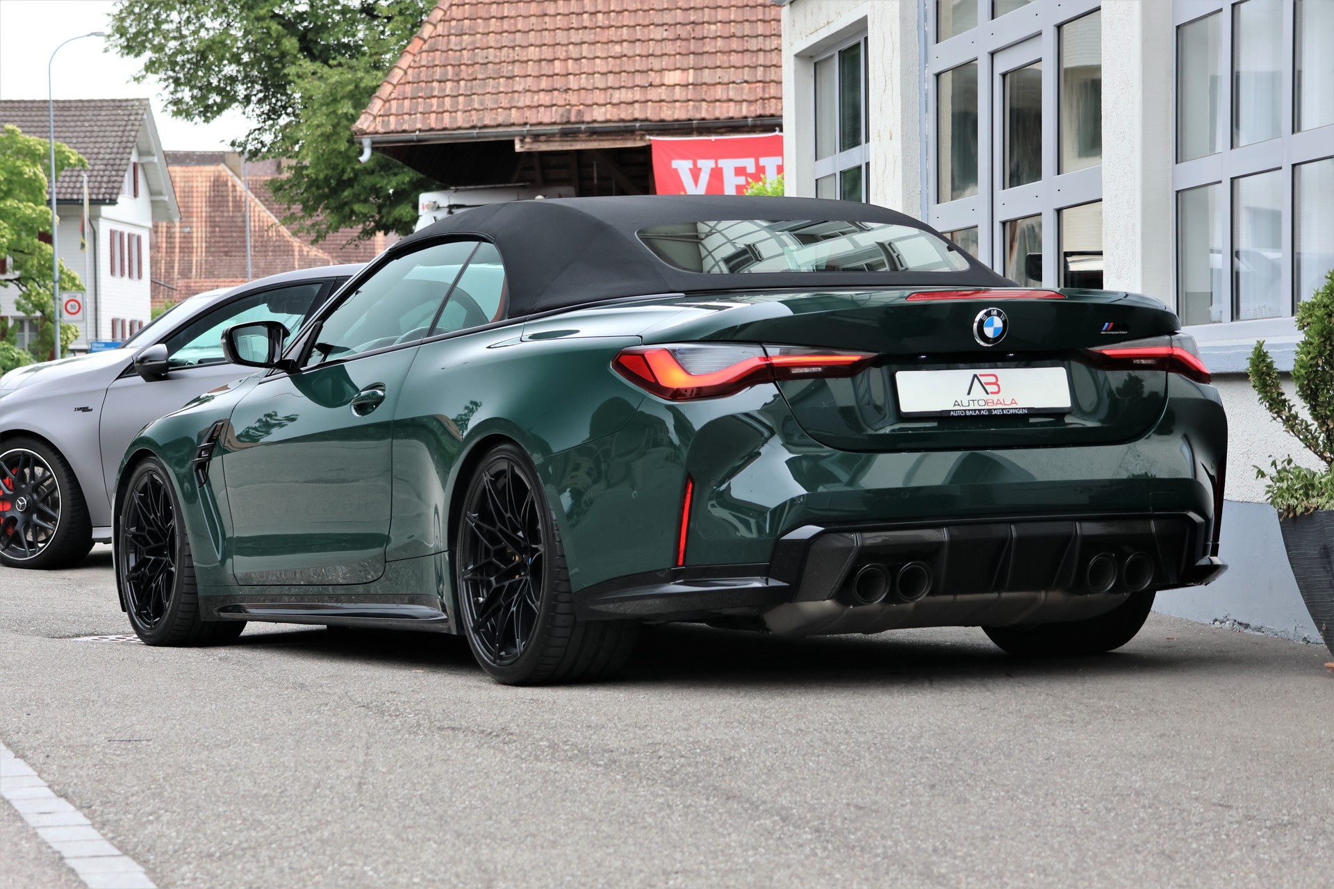 BMW M4 Cabrio Competition M xDrive (CH) *BRITISH RACING GREEN*-image-2