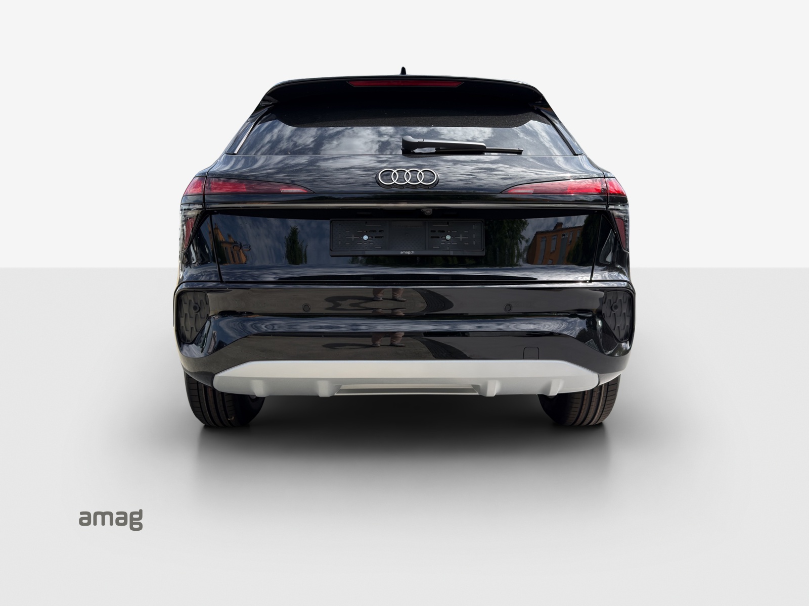 AUDI Q3 SUV 110 kW TFSI S tronic-image-3