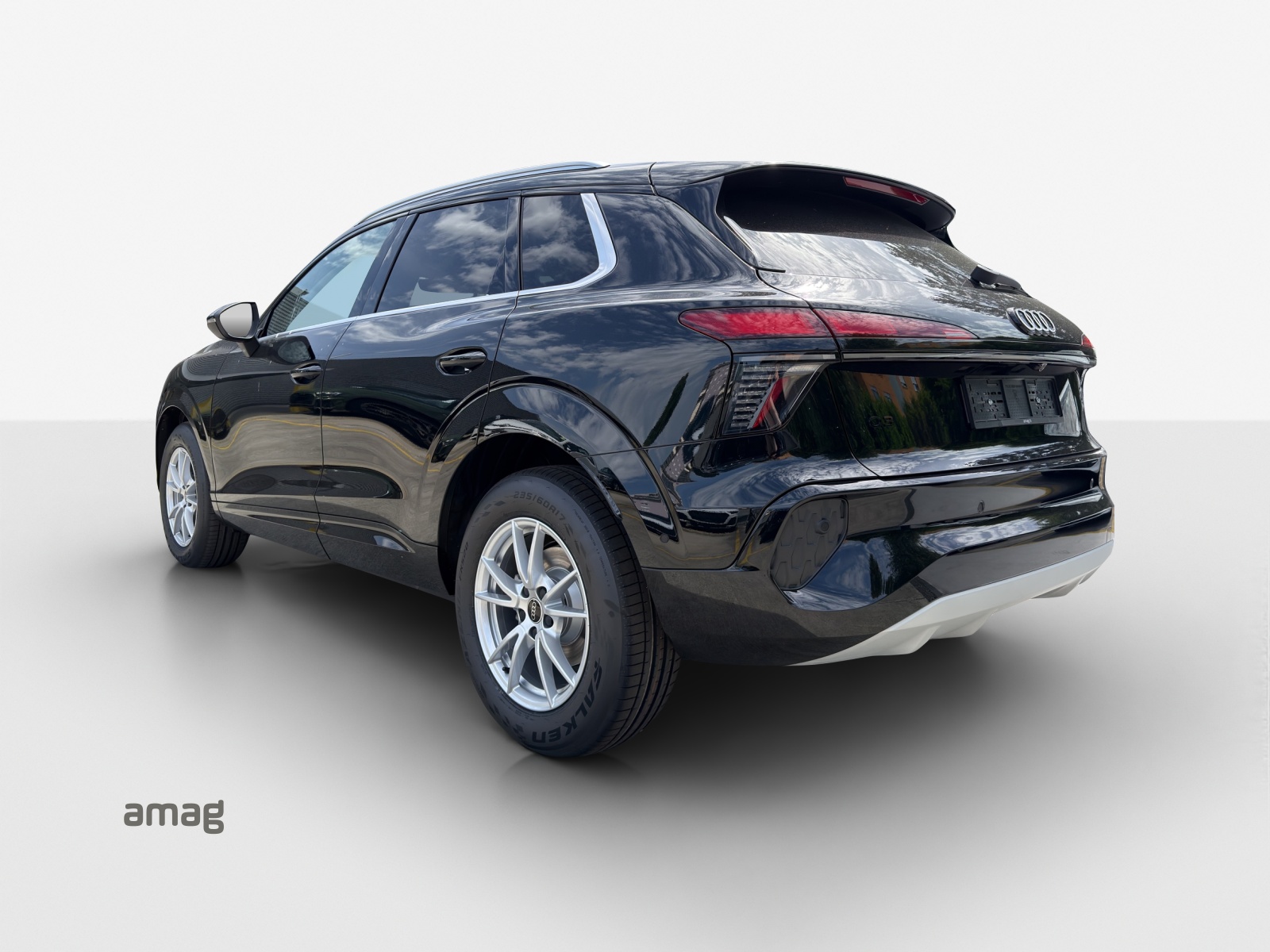 AUDI Q3 SUV 110 kW TFSI S tronic-image-2