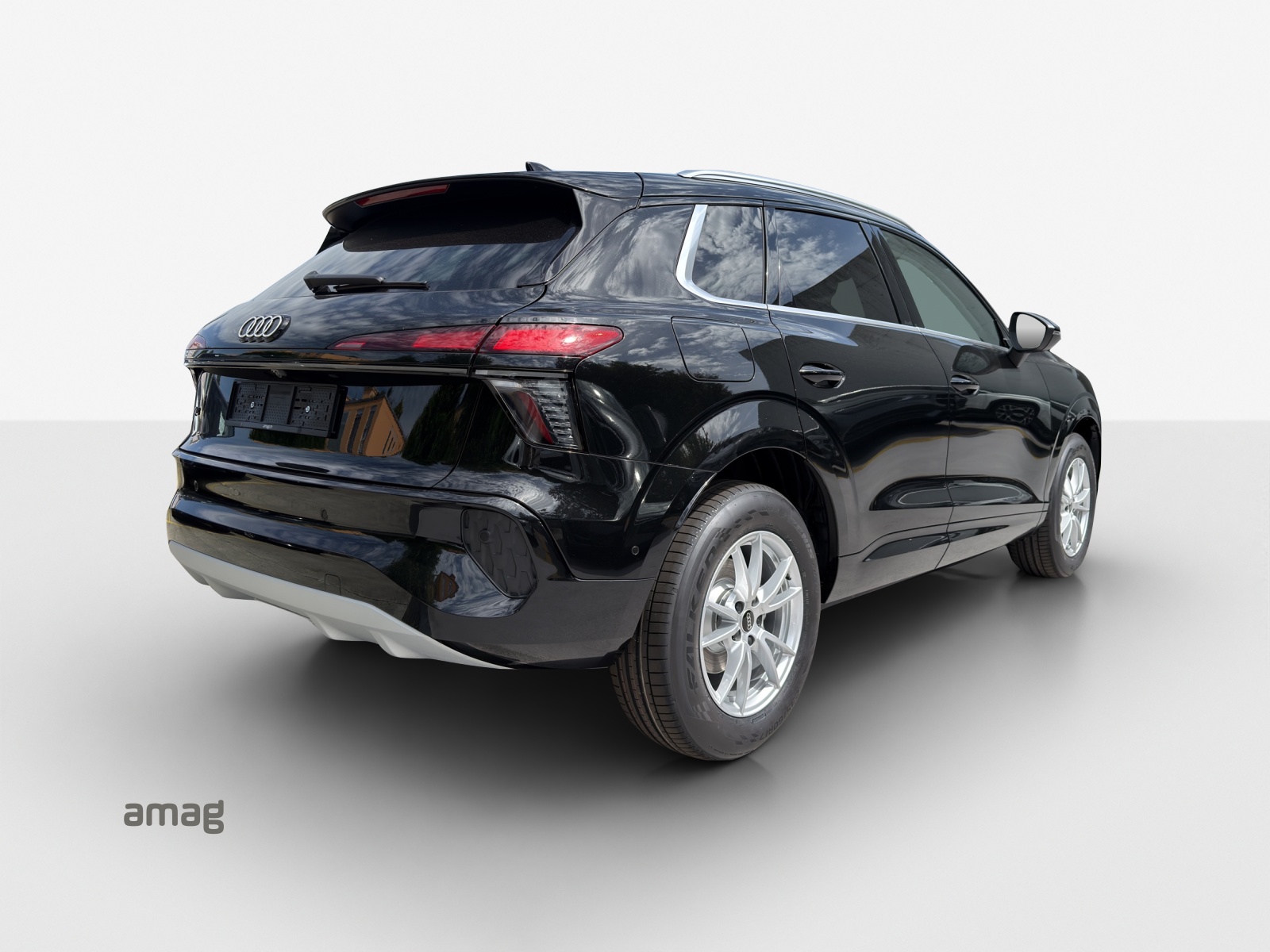 AUDI Q3 SUV 110 kW TFSI S tronic-image-4