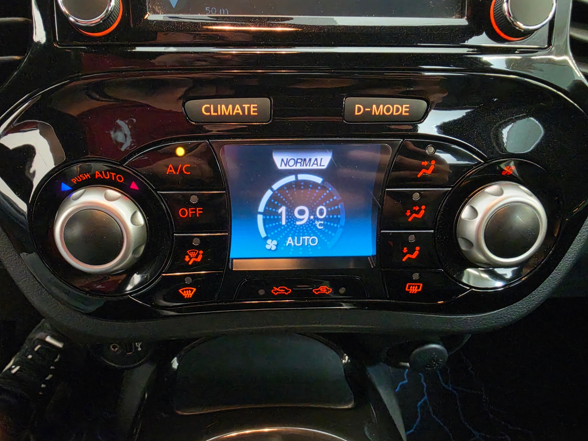 NISSAN Juke 1.6 DIG-T tekna-image-9
