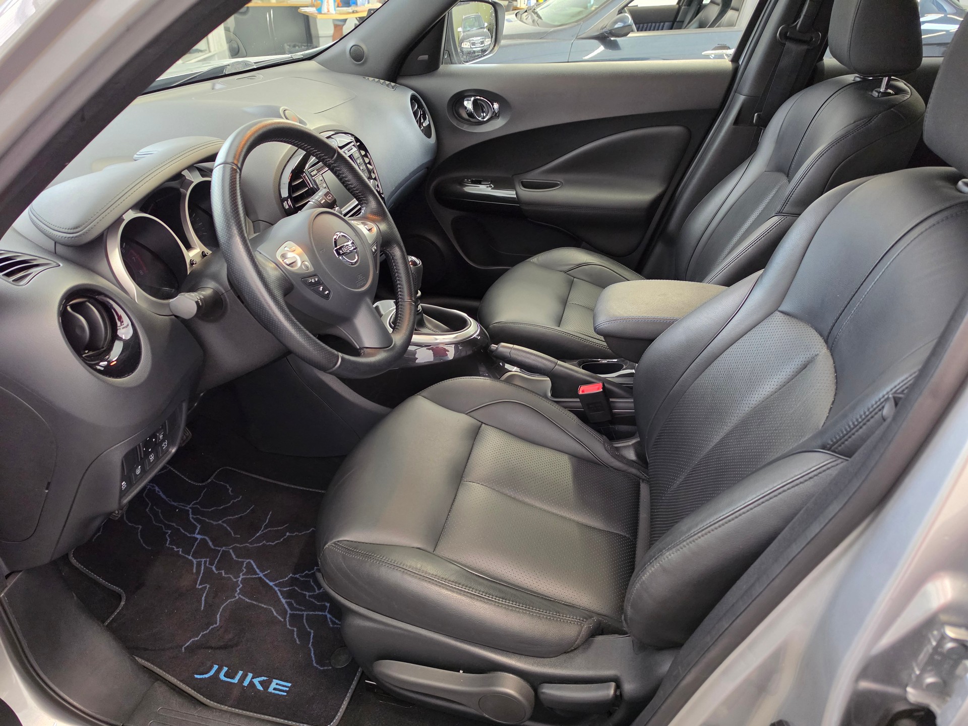 NISSAN Juke 1.6 DIG-T tekna-showroom-element-3