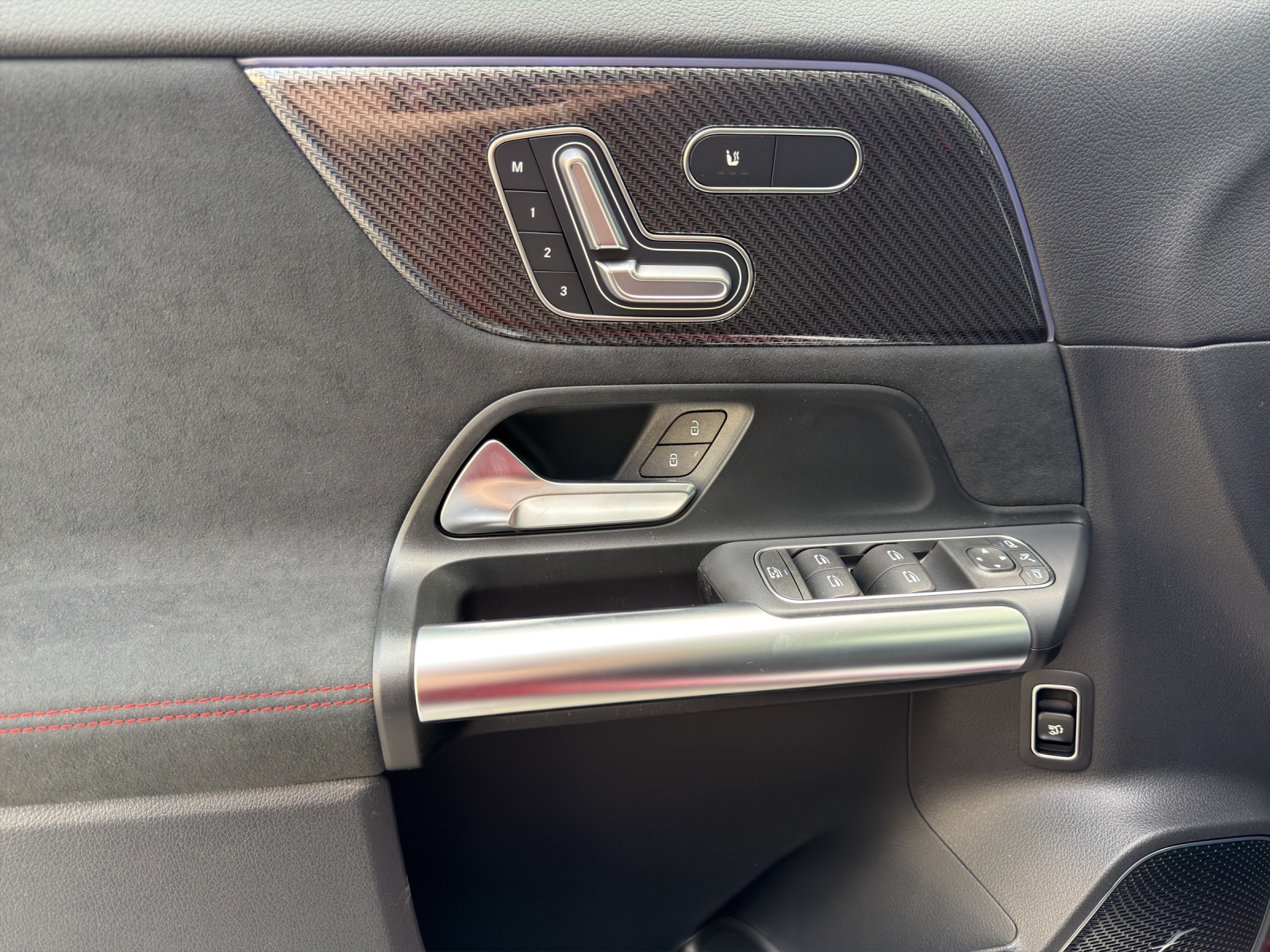 MERCEDES-BENZ GLA 250 4Matic 8G-DCT Swiss Star-image-12