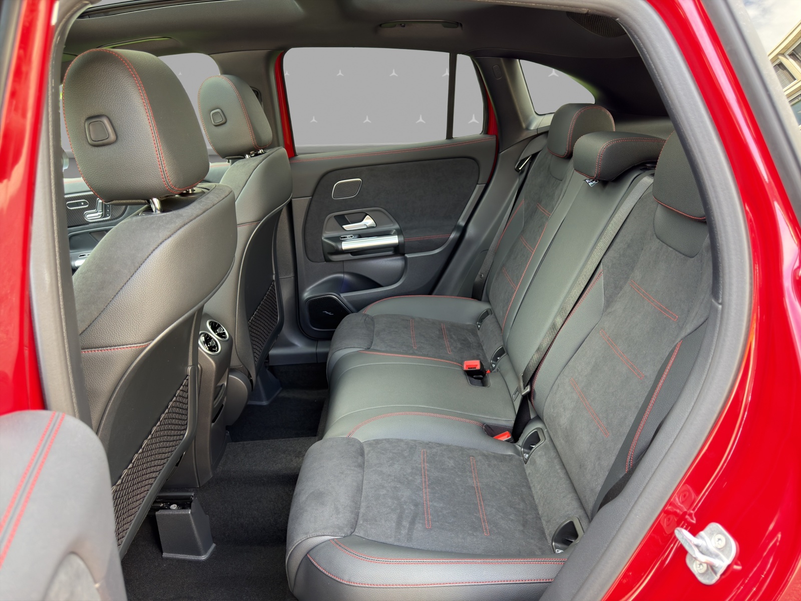 MERCEDES-BENZ GLA 250 4Matic 8G-DCT Swiss Star-image-13