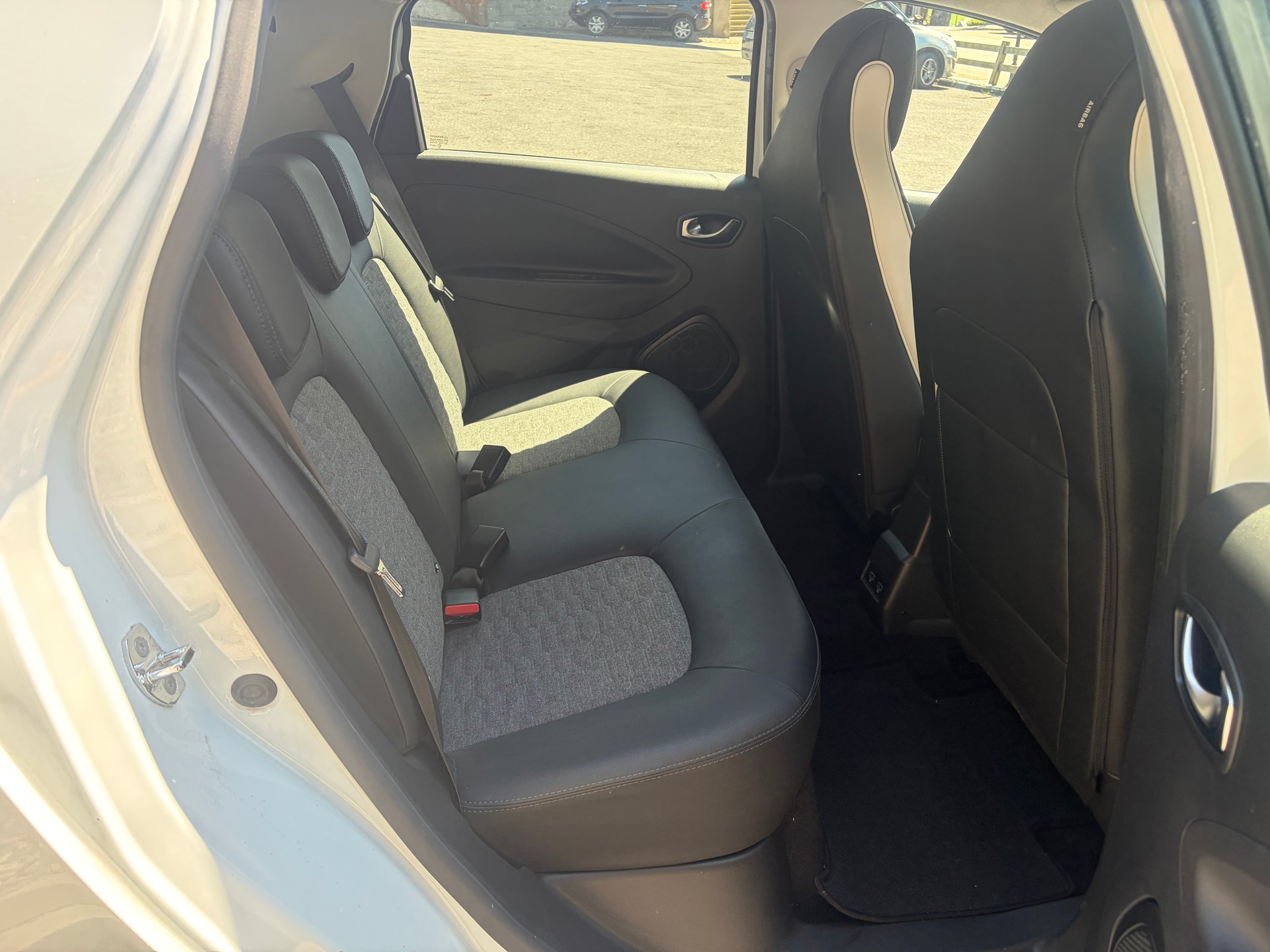RENAULT Zoe Intens R135 (incl. Batterie)-image-8