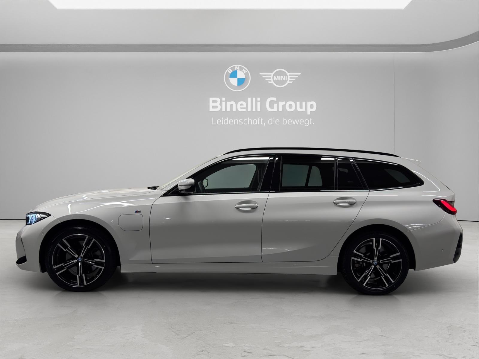 BMW 330e xDrive Touring-showroom-element-1