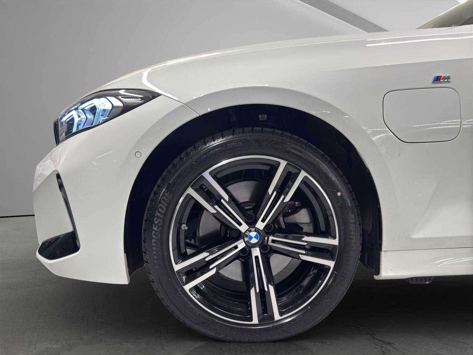 BMW 330e xDrive Touring-image-8