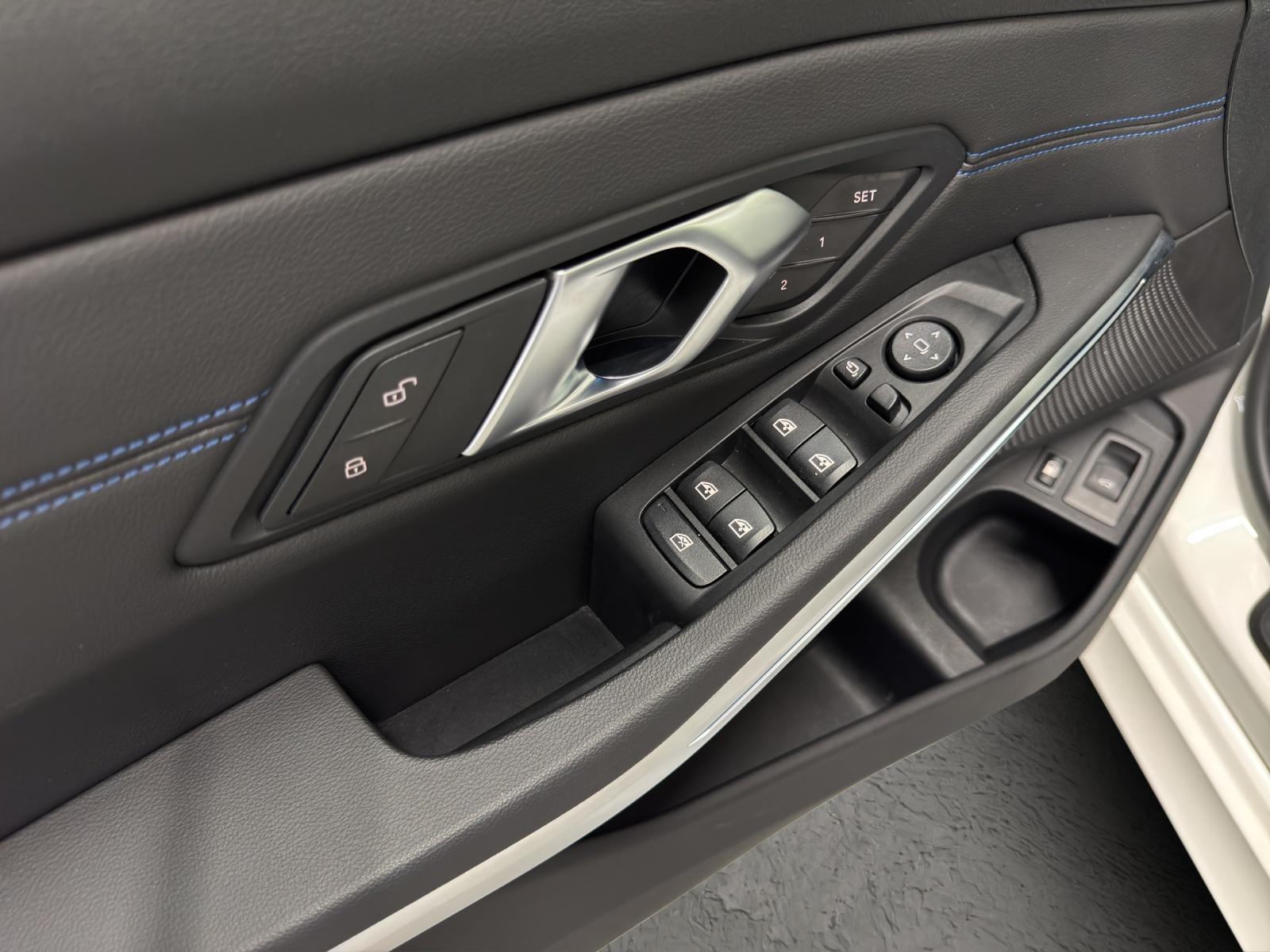 BMW 330e xDrive Touring-image-12