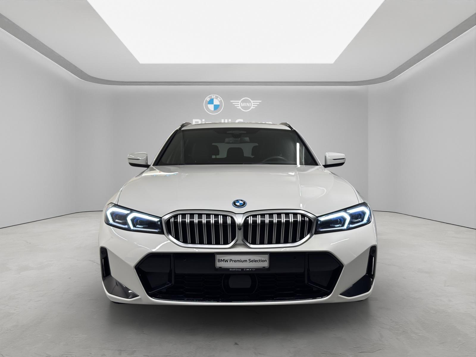 BMW 330e xDrive Touring-image-7