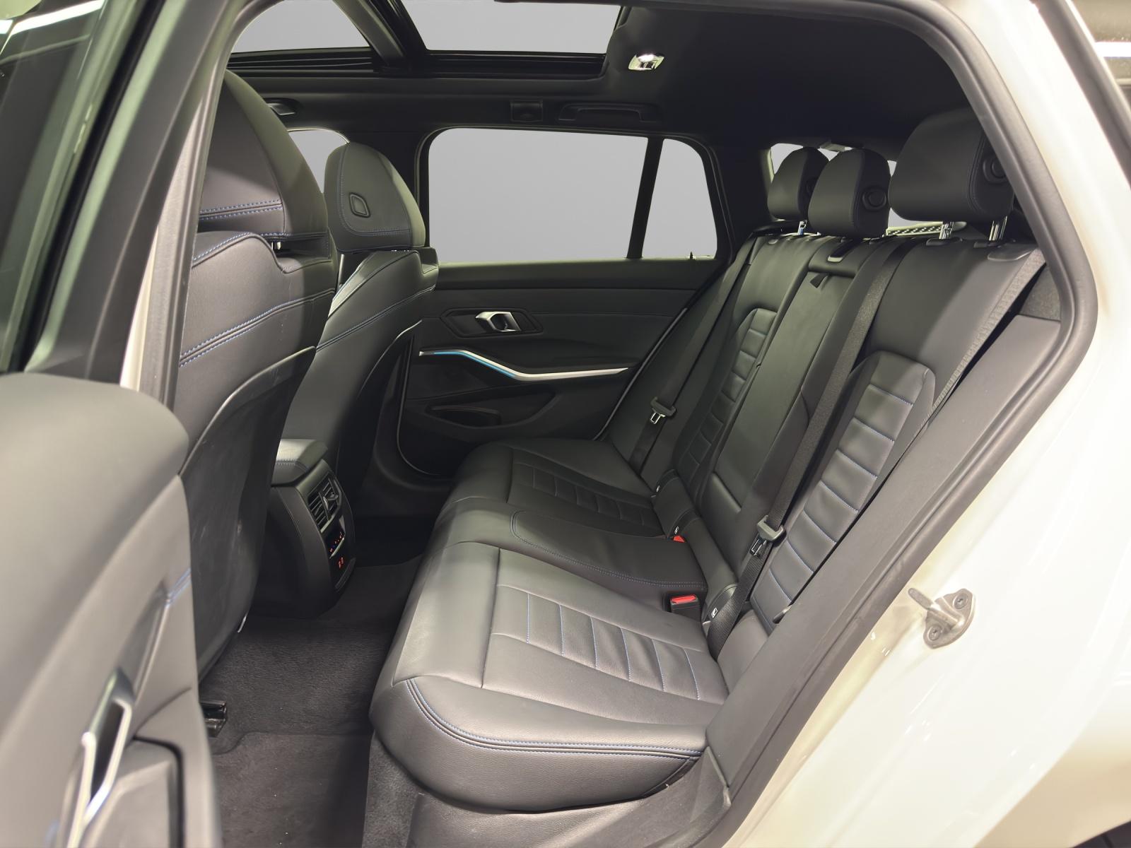 BMW 330e xDrive Touring-image-13