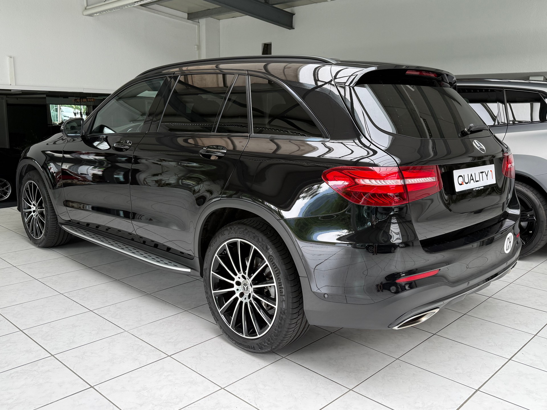 MERCEDES-BENZ GLC 250 AMG Line 4Matic 9G-Tronic-image-2