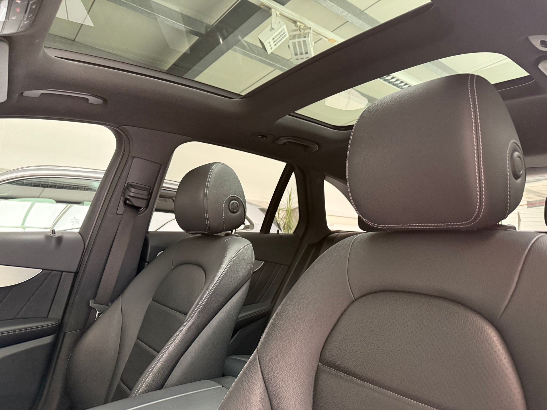MERCEDES-BENZ GLC 250 AMG Line 4Matic 9G-Tronic-image-9