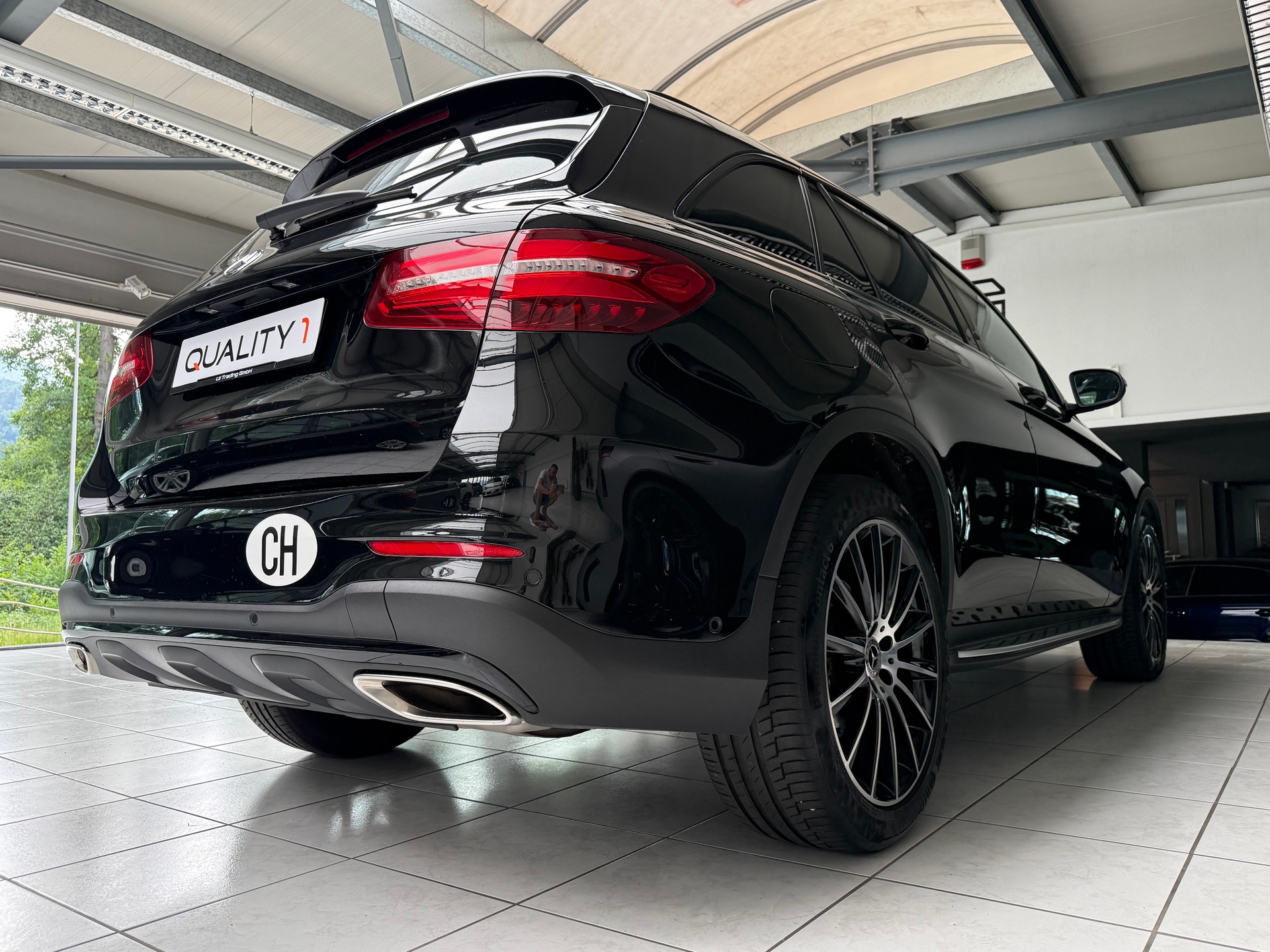 MERCEDES-BENZ GLC 250 AMG Line 4Matic 9G-Tronic-image-4