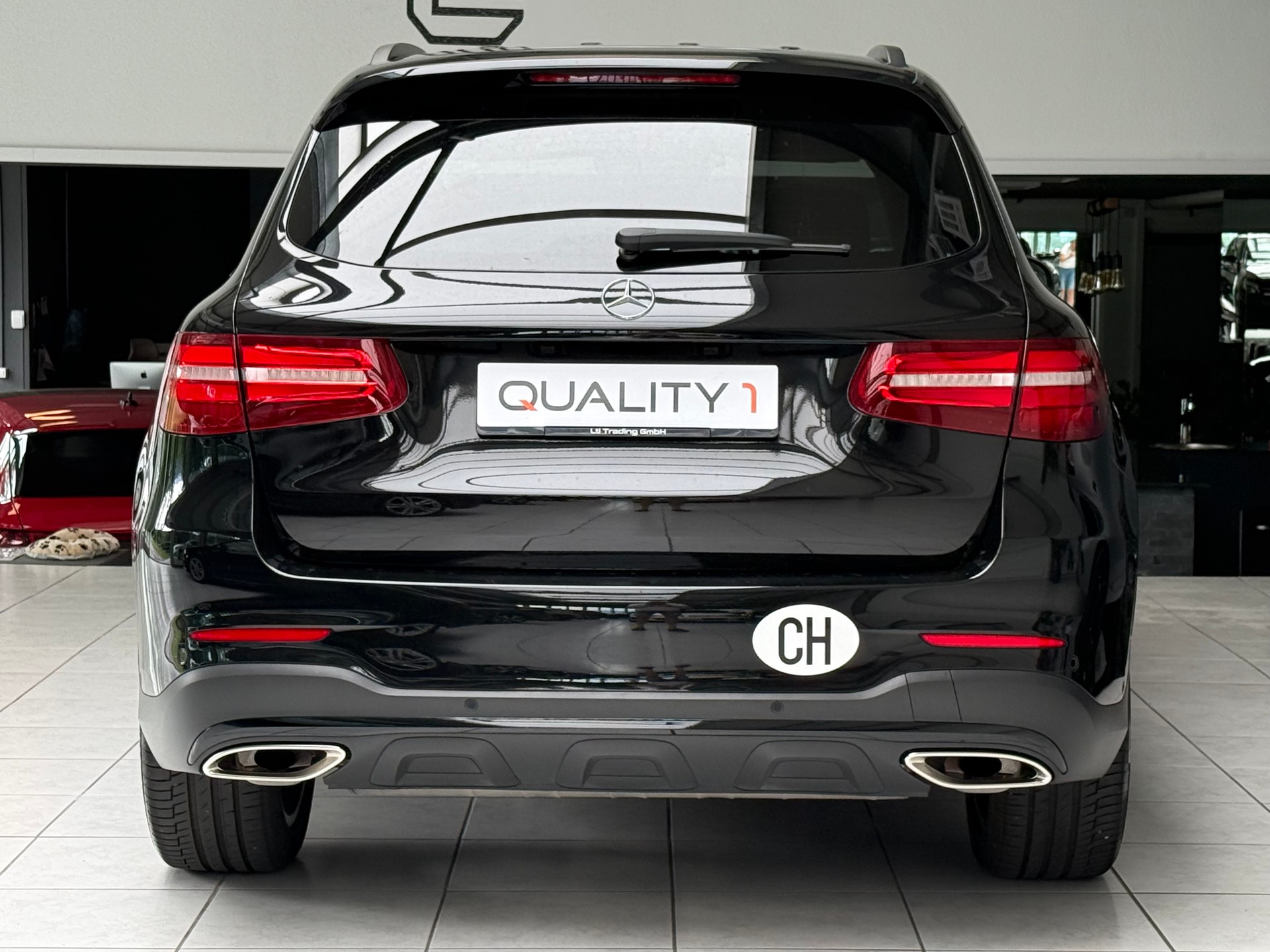 MERCEDES-BENZ GLC 250 AMG Line 4Matic 9G-Tronic-image-3