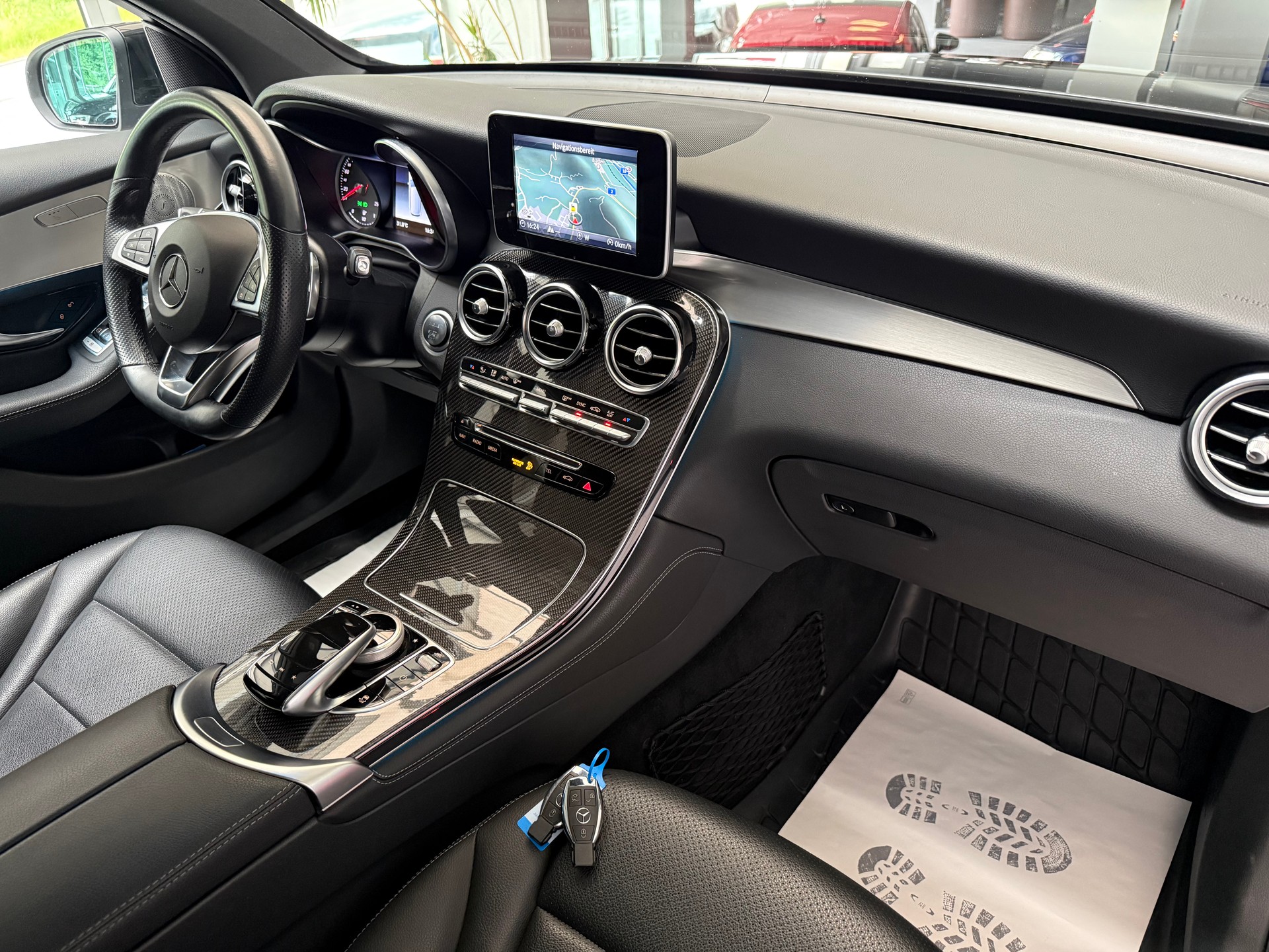 MERCEDES-BENZ GLC 250 AMG Line 4Matic 9G-Tronic-image-8