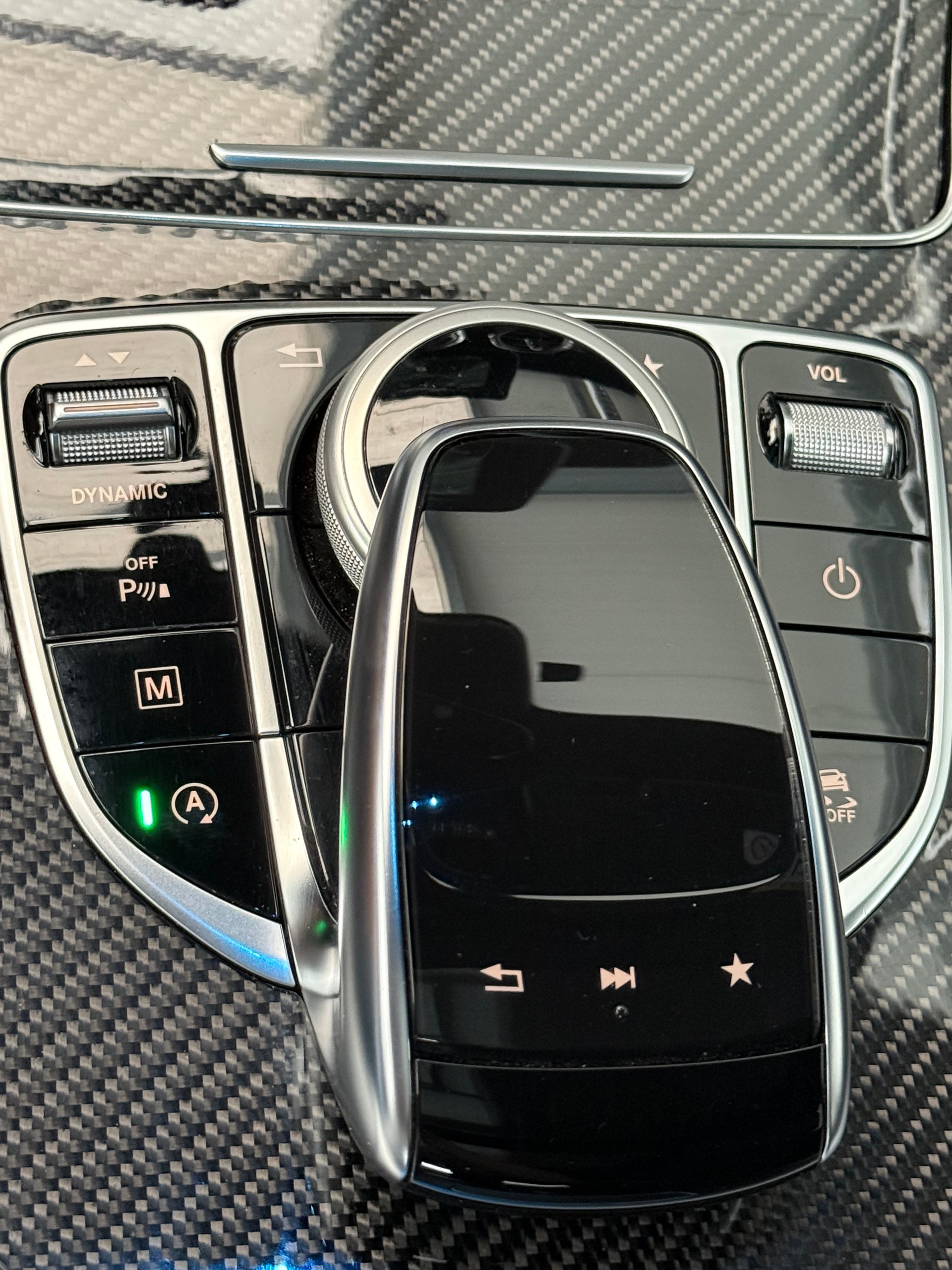 MERCEDES-BENZ GLC 250 AMG Line 4Matic 9G-Tronic-image-15