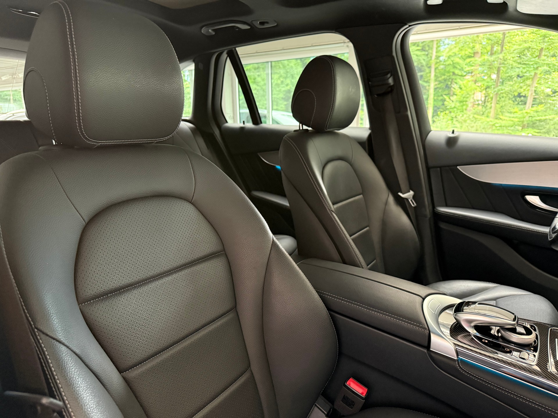 MERCEDES-BENZ GLC 250 AMG Line 4Matic 9G-Tronic-image-7