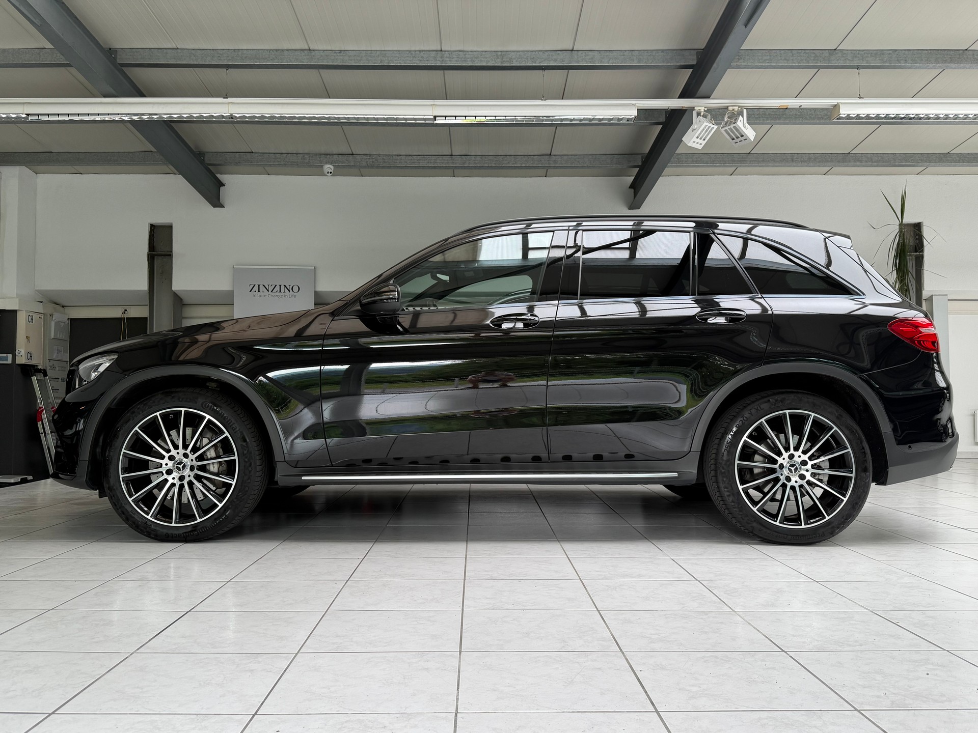 MERCEDES-BENZ GLC 250 AMG Line 4Matic 9G-Tronic-image-1