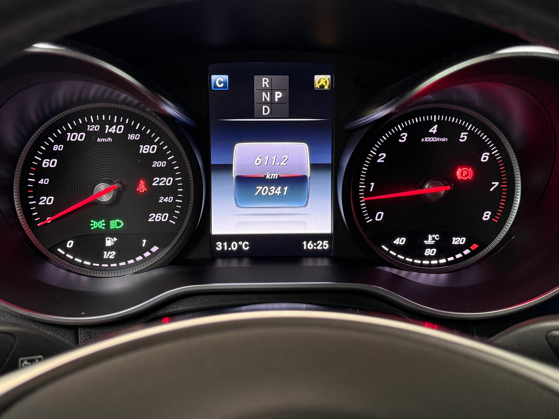 MERCEDES-BENZ GLC 250 AMG Line 4Matic 9G-Tronic-image-13